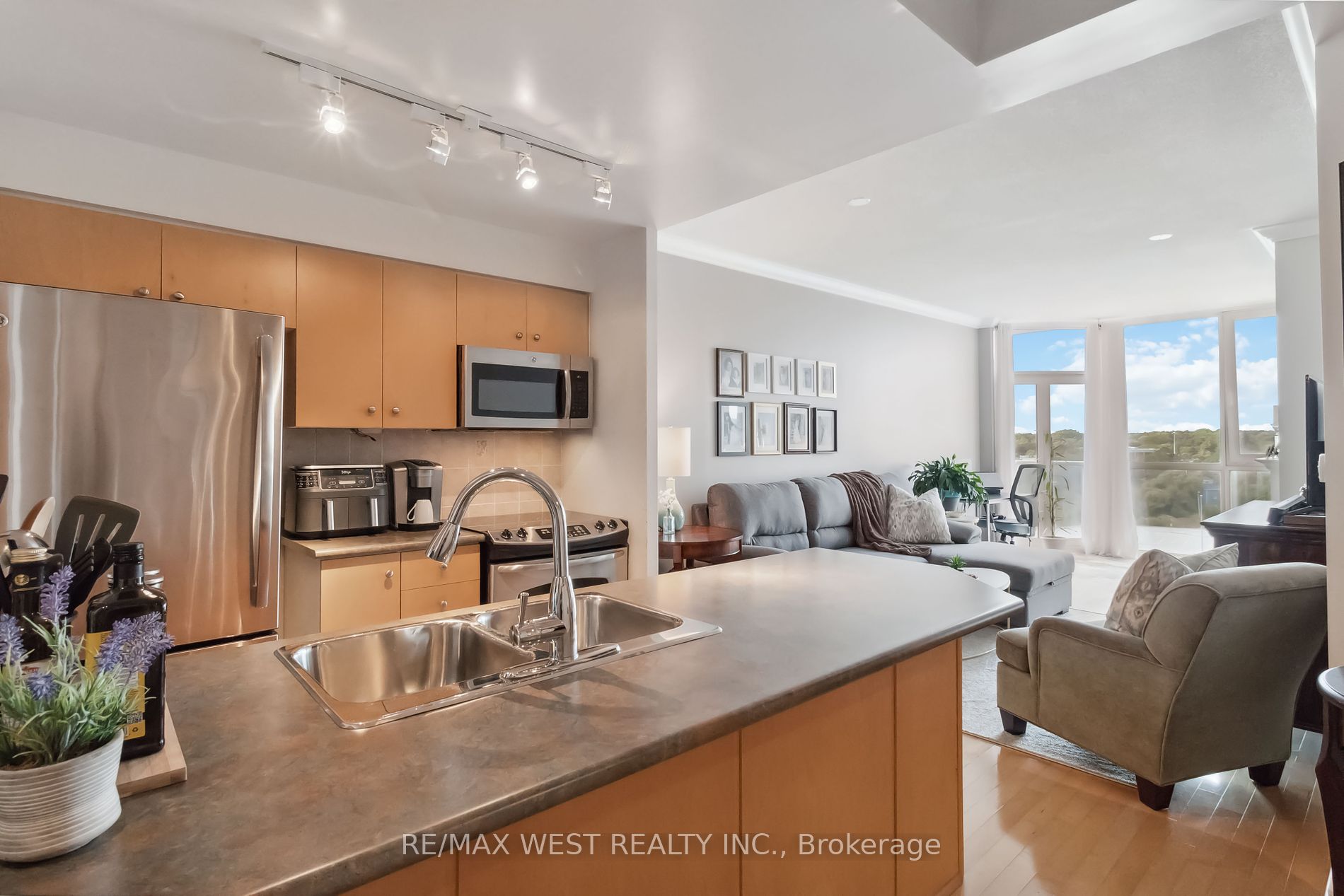 50 Old Mill Road, #905 PH5