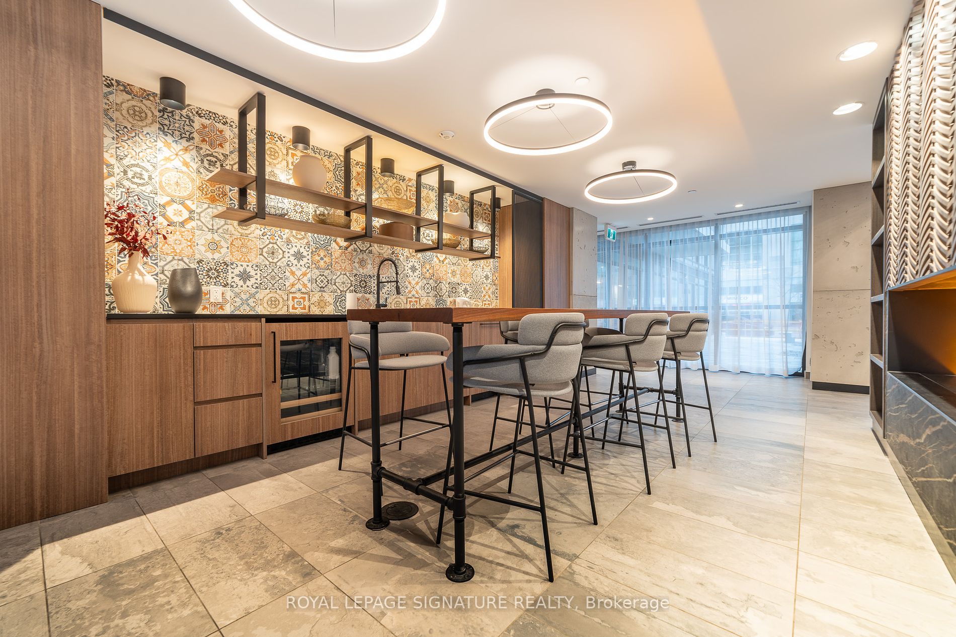 251 Manitoba St, #325