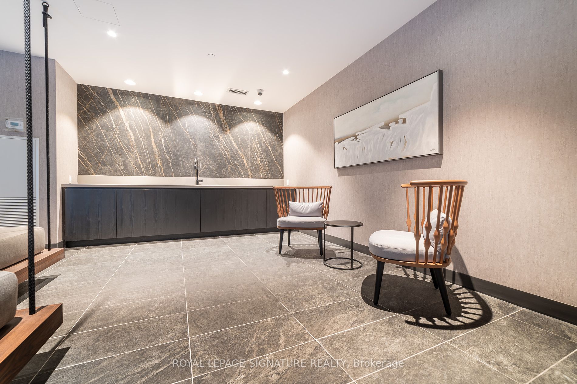 251 Manitoba St, #325
