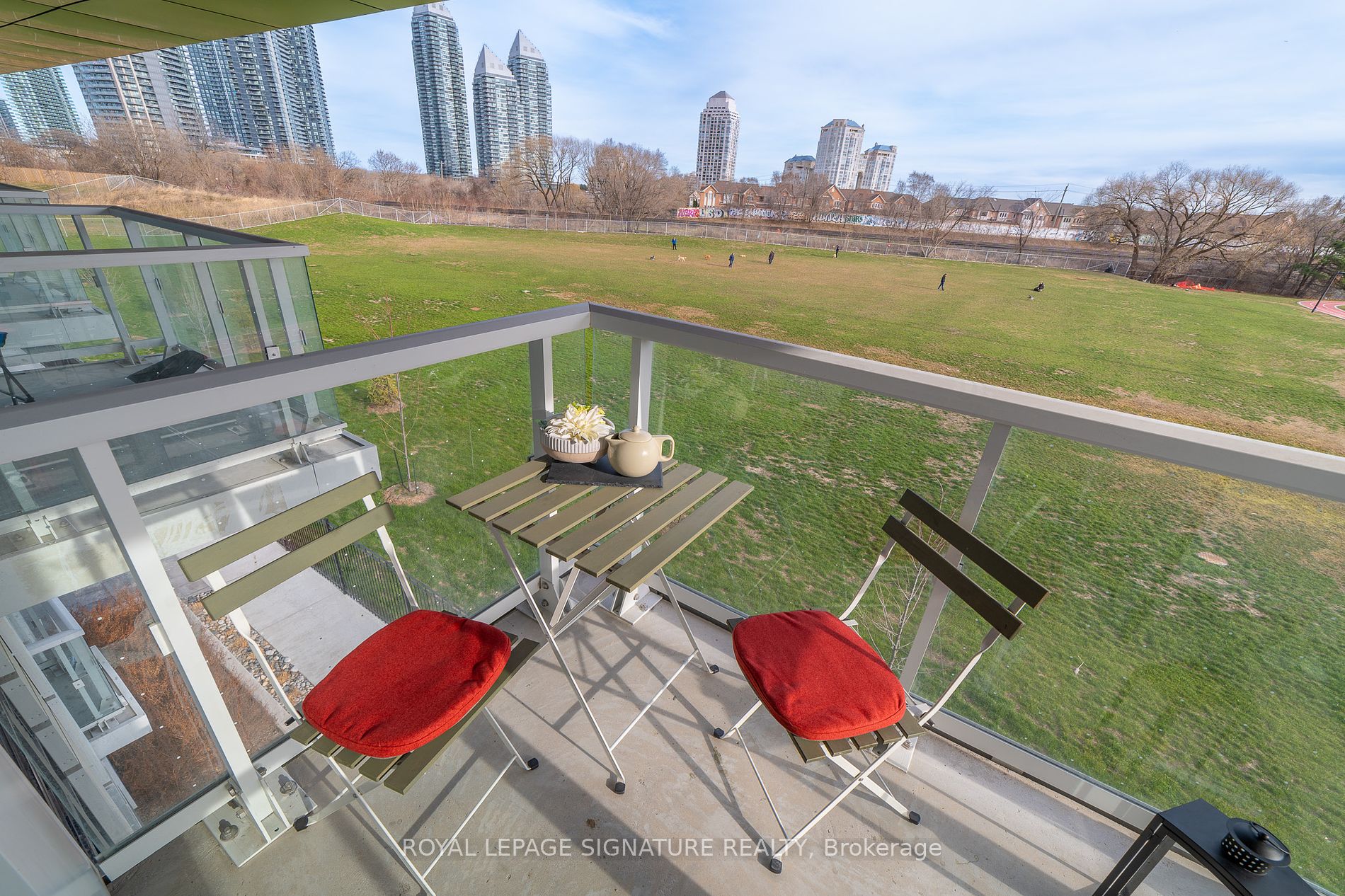 251 Manitoba St, #325