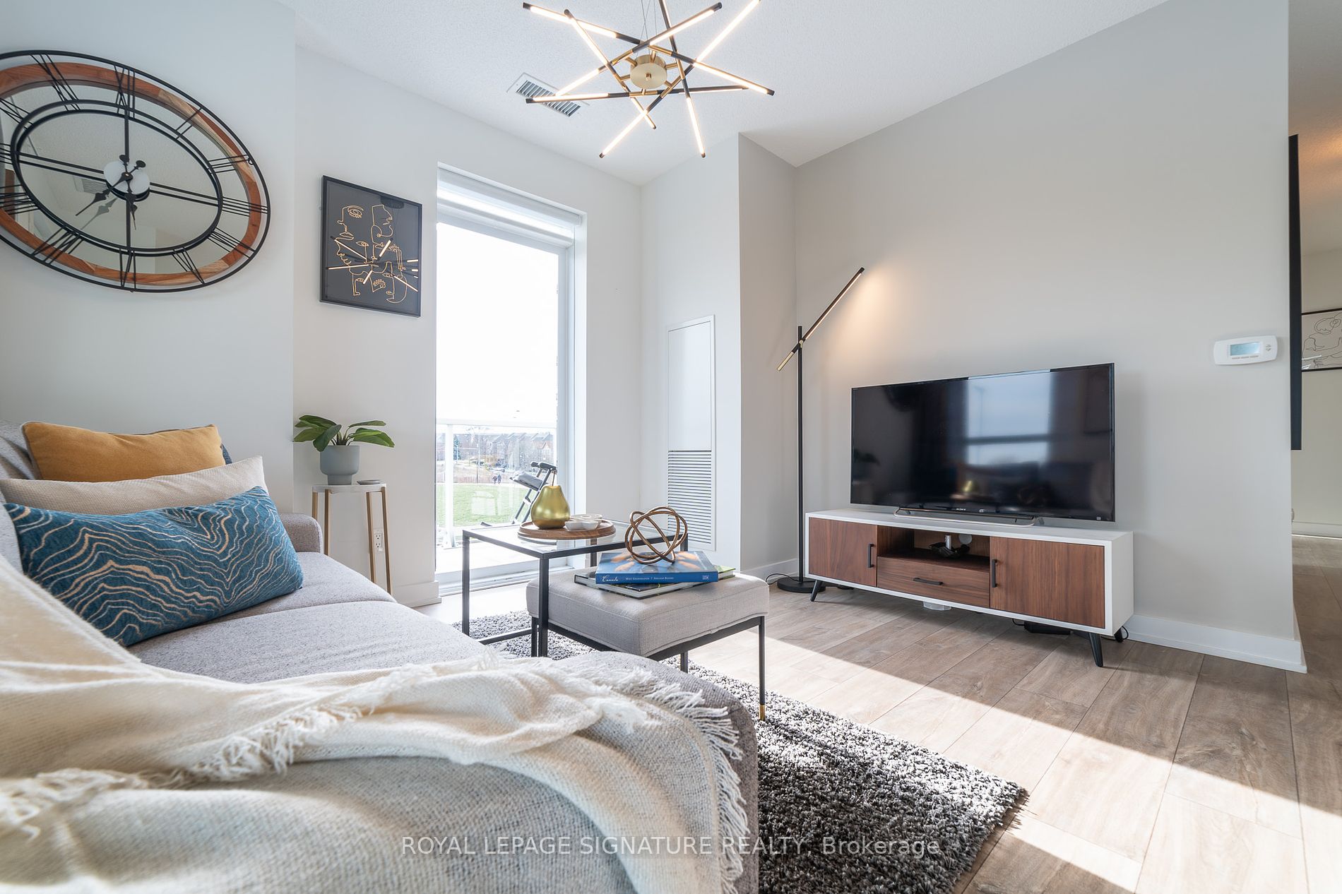 251 Manitoba St, #325