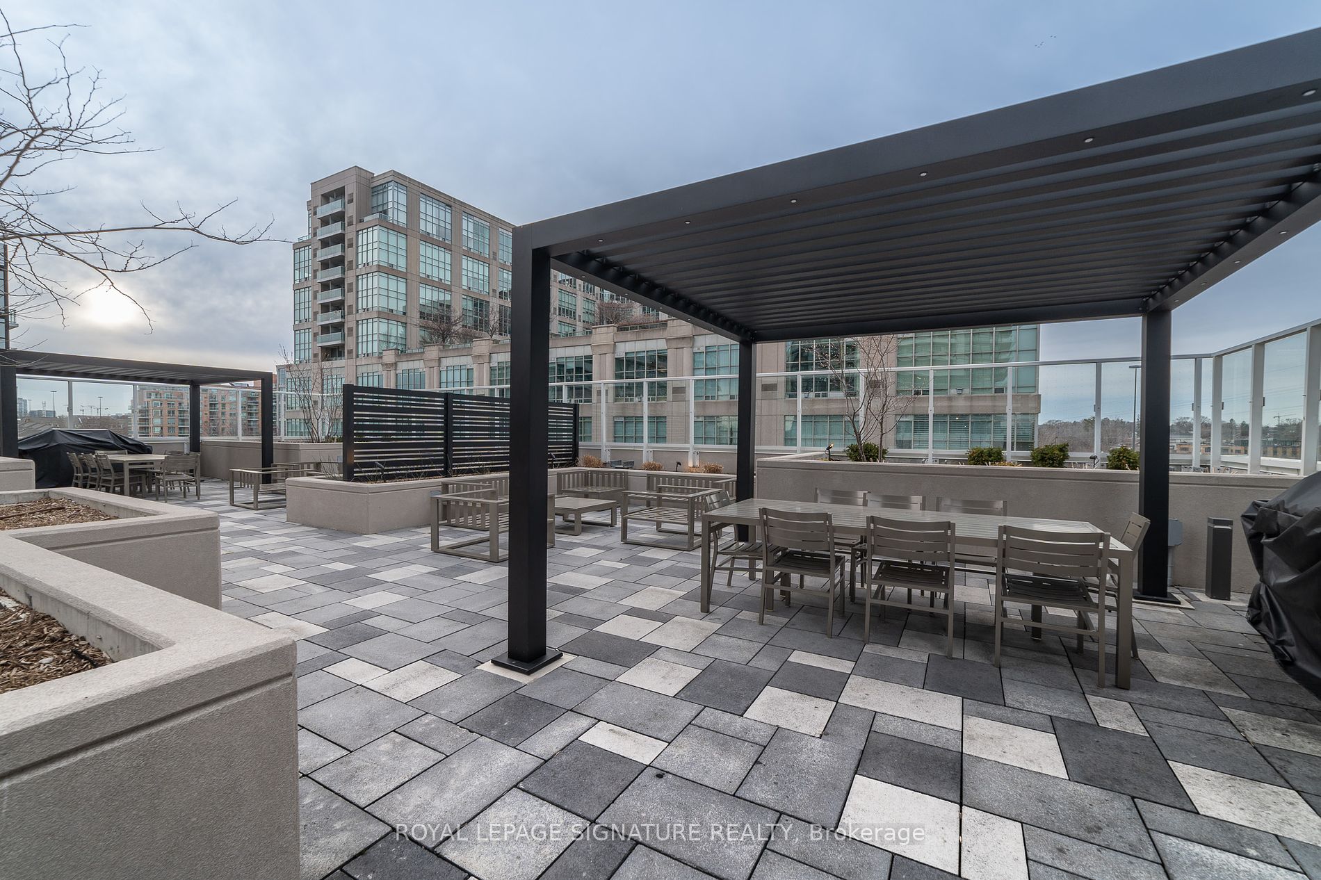 251 Manitoba St, #325