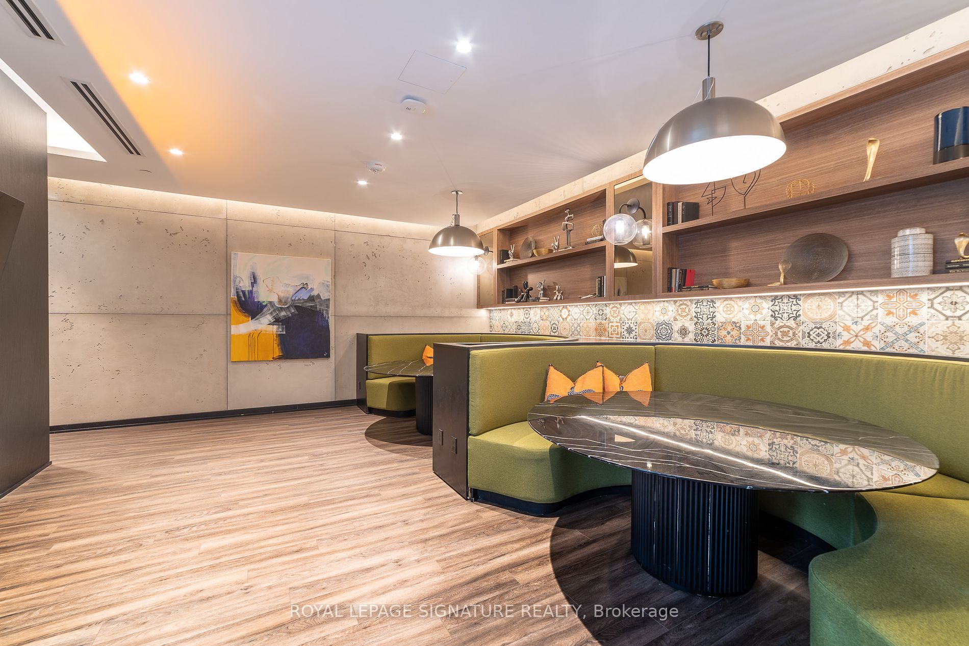 251 Manitoba St, #325