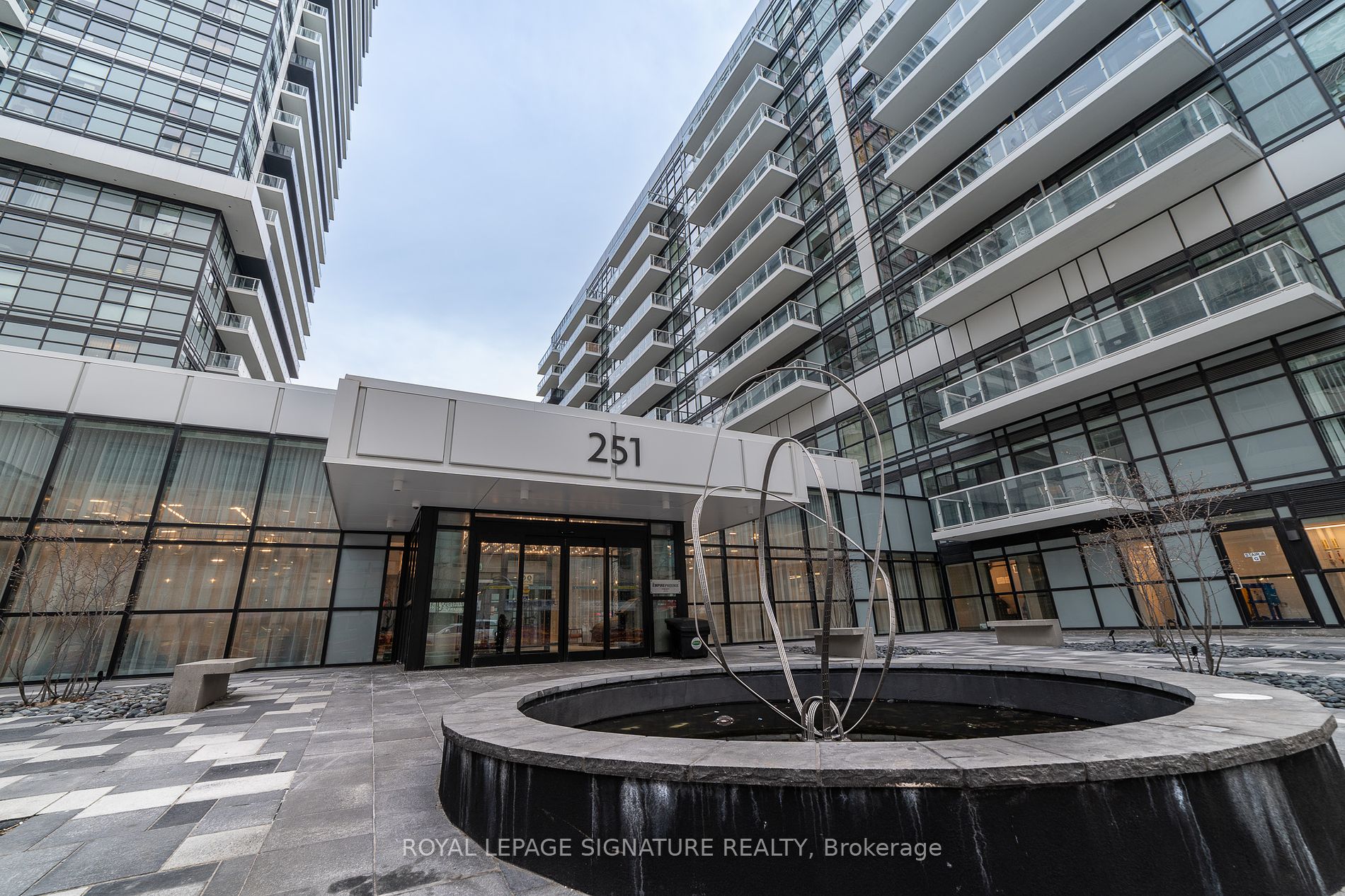 251 Manitoba St, #325