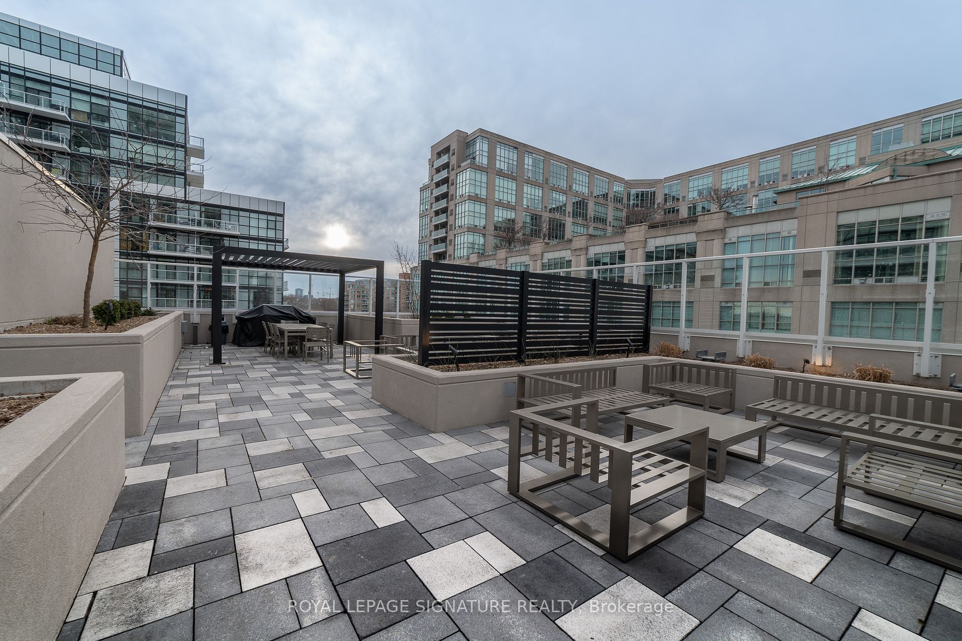 251 Manitoba St, #325