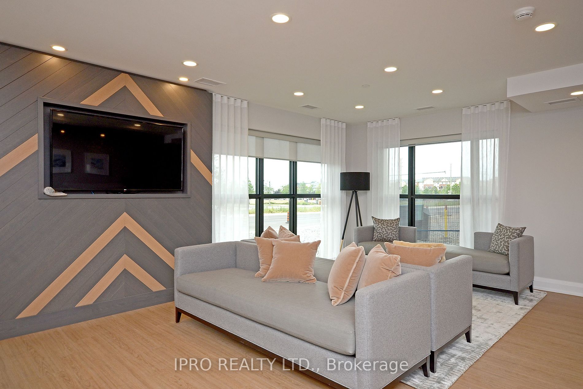 128 Grovewood Common, #614