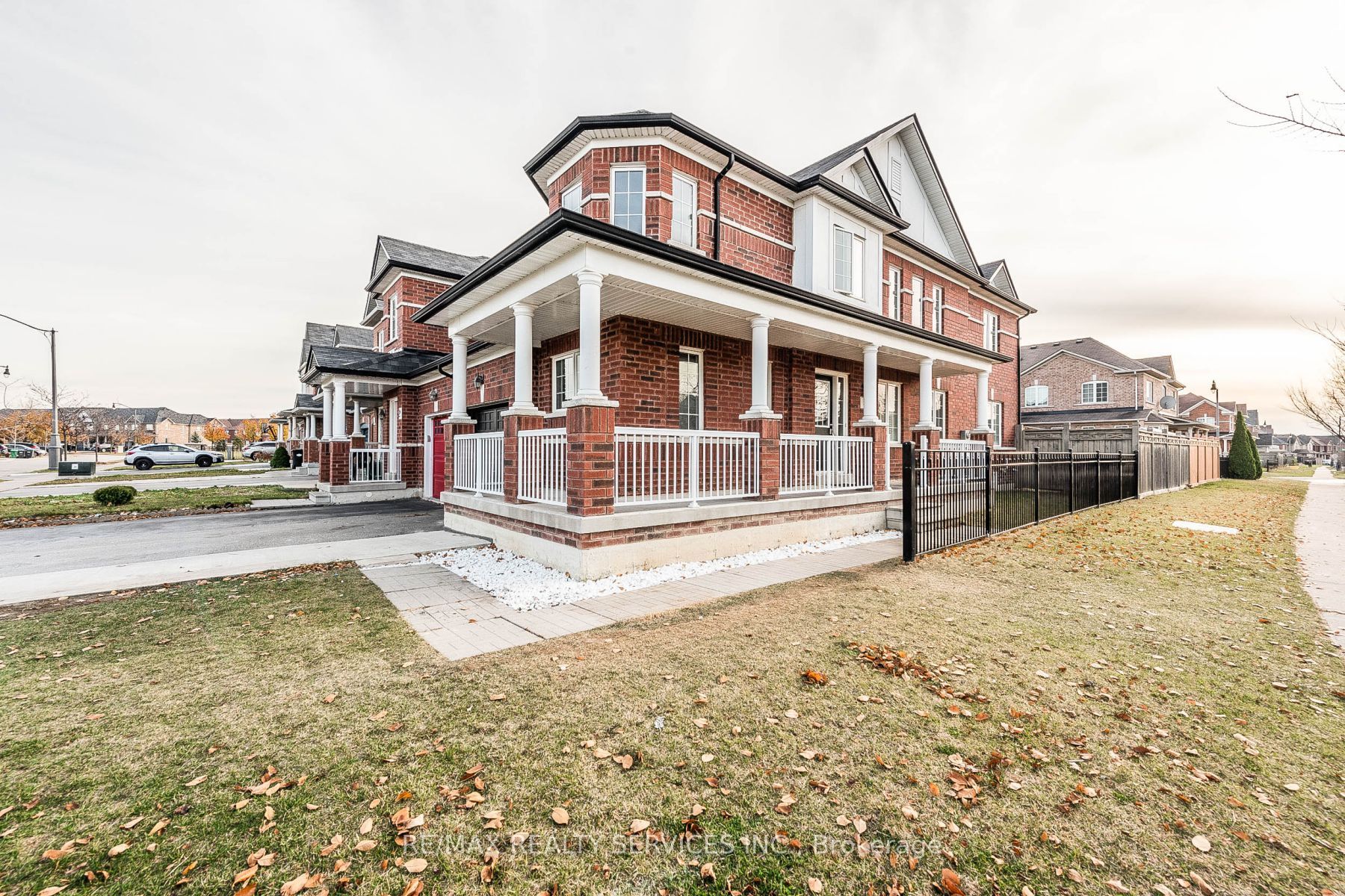 2 Burnstown Circ