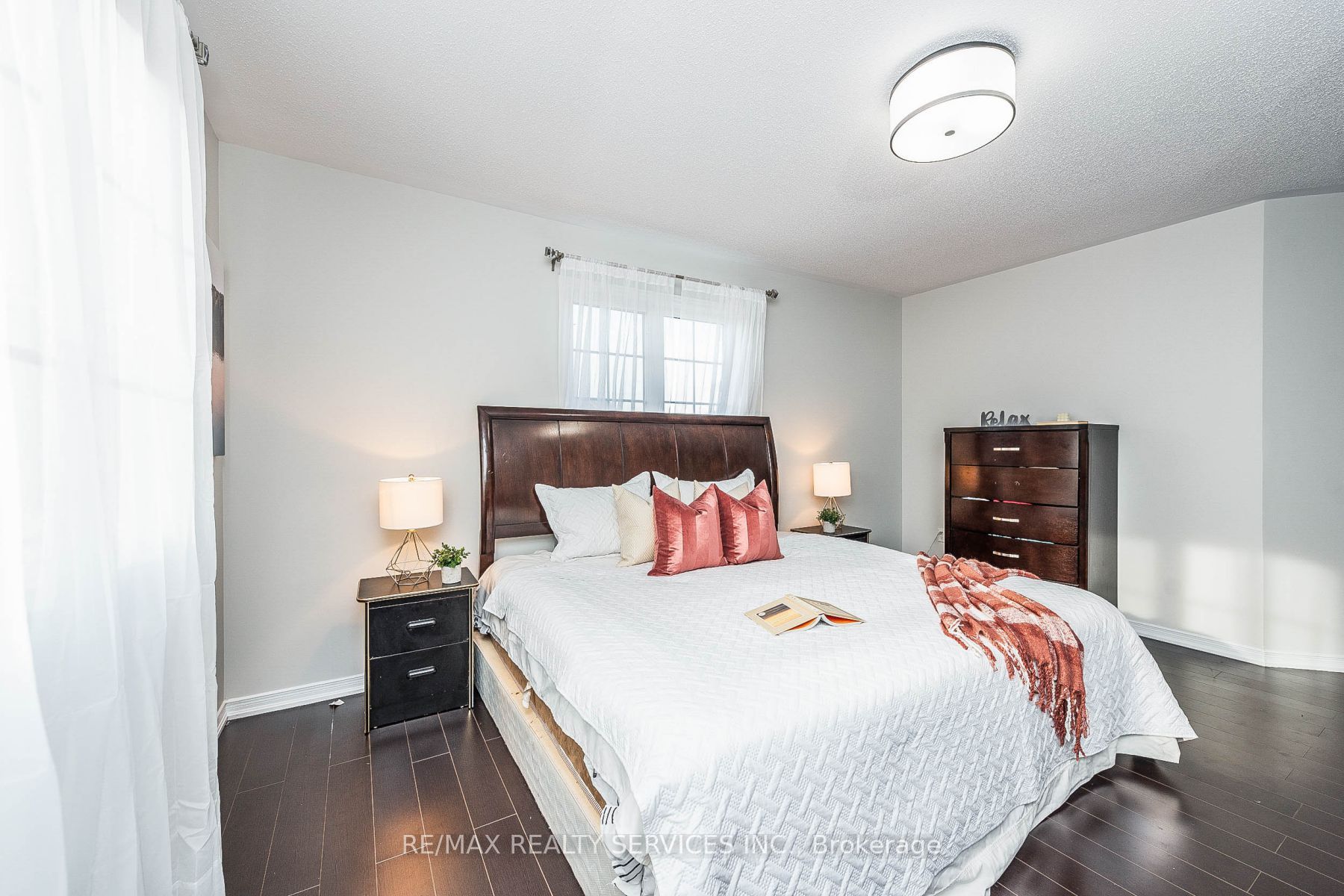 2 Burnstown Circ