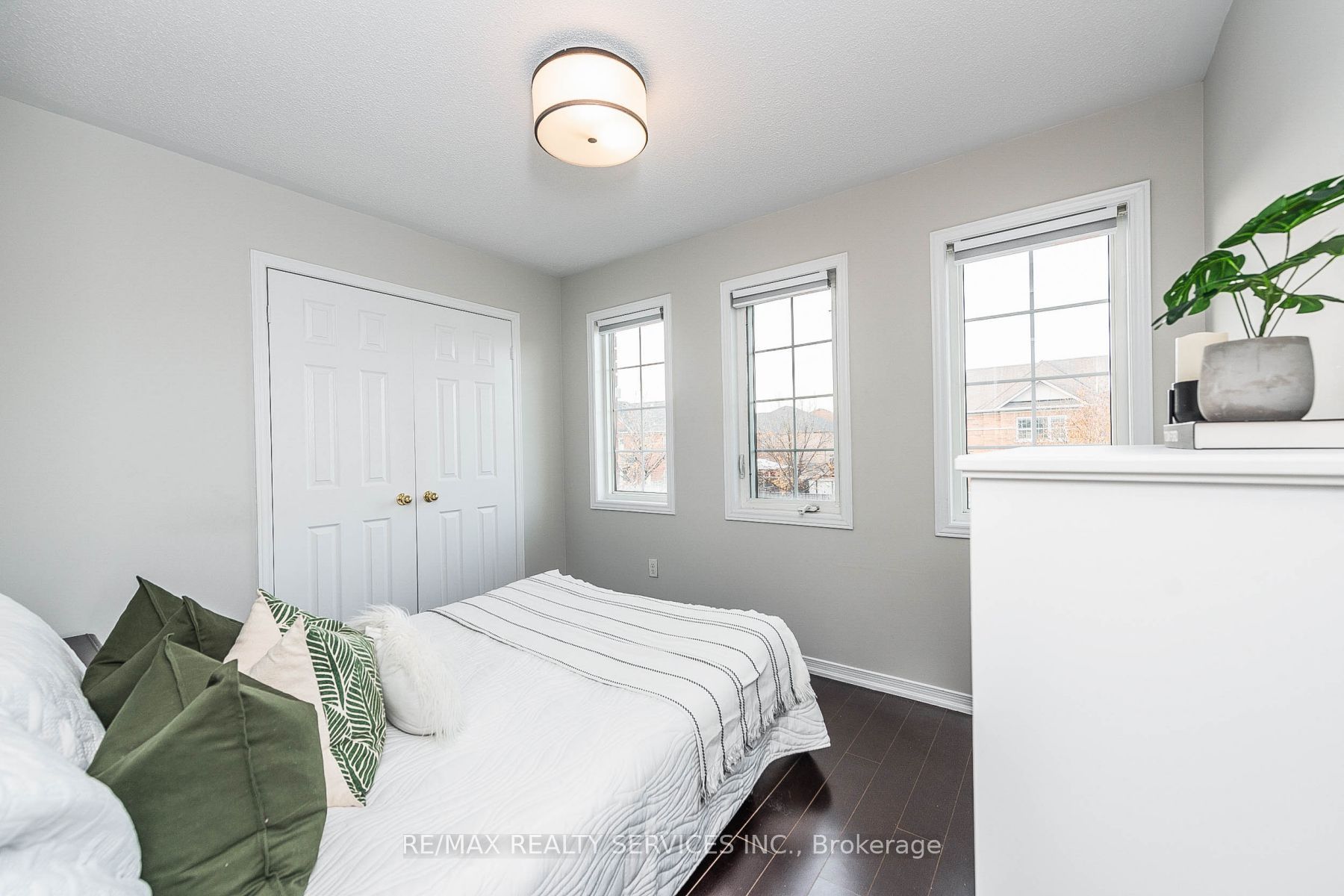 2 Burnstown Circ