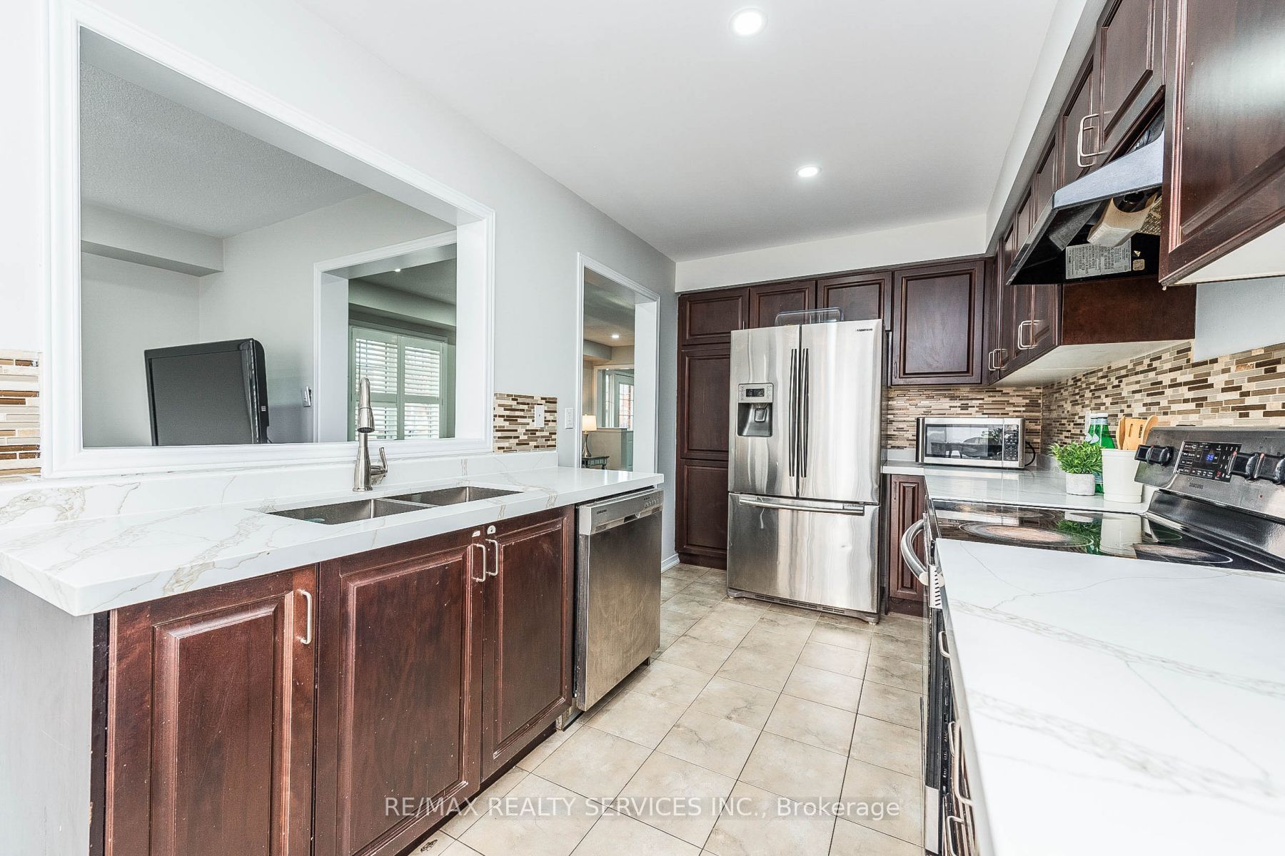 2 Burnstown Circ
