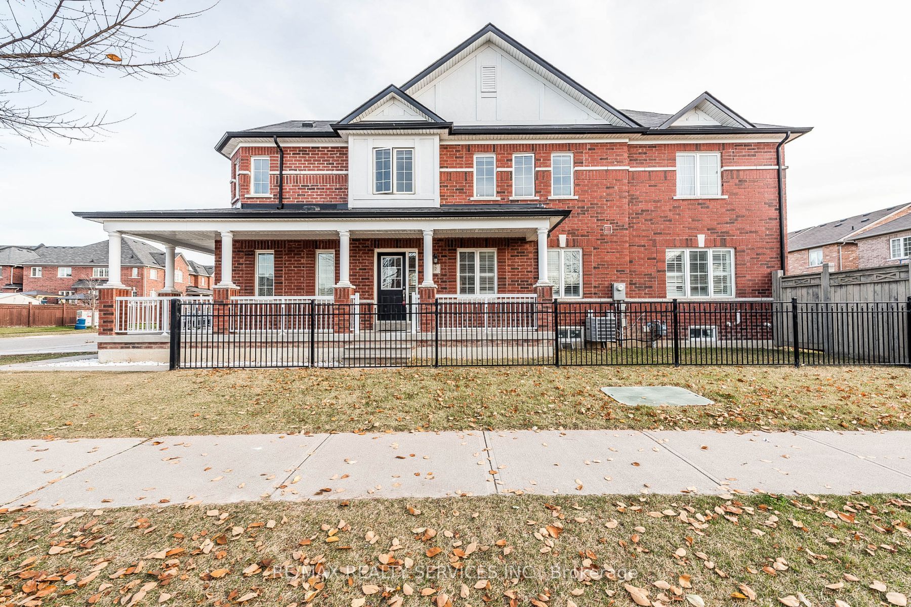 2 Burnstown Circ
