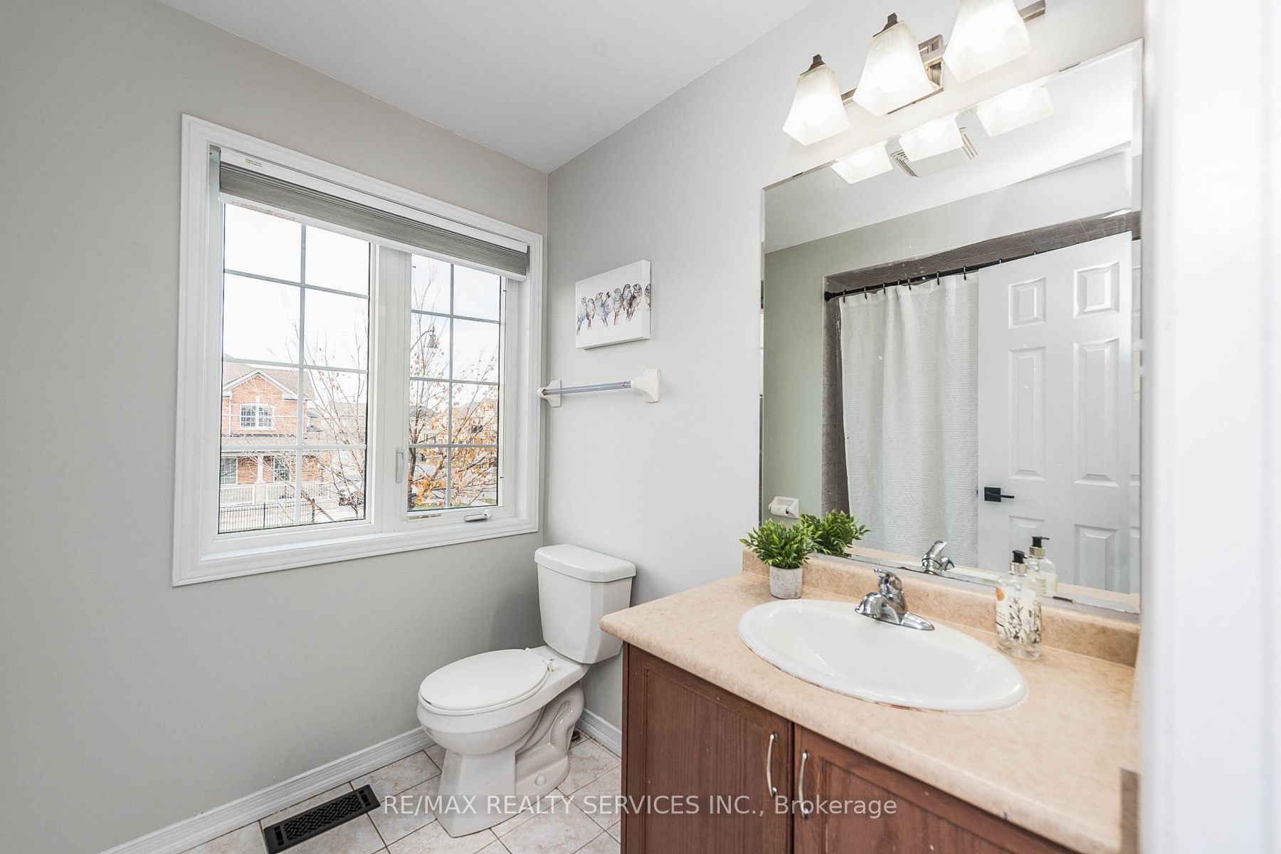 2 Burnstown Circ