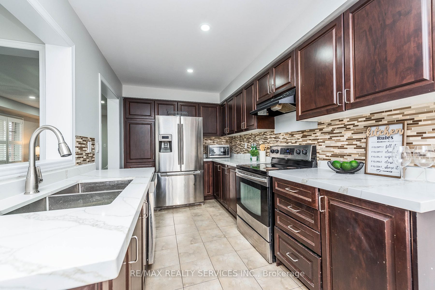 2 Burnstown Circ