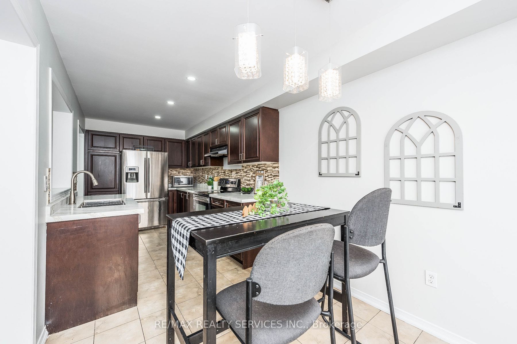 2 Burnstown Circ