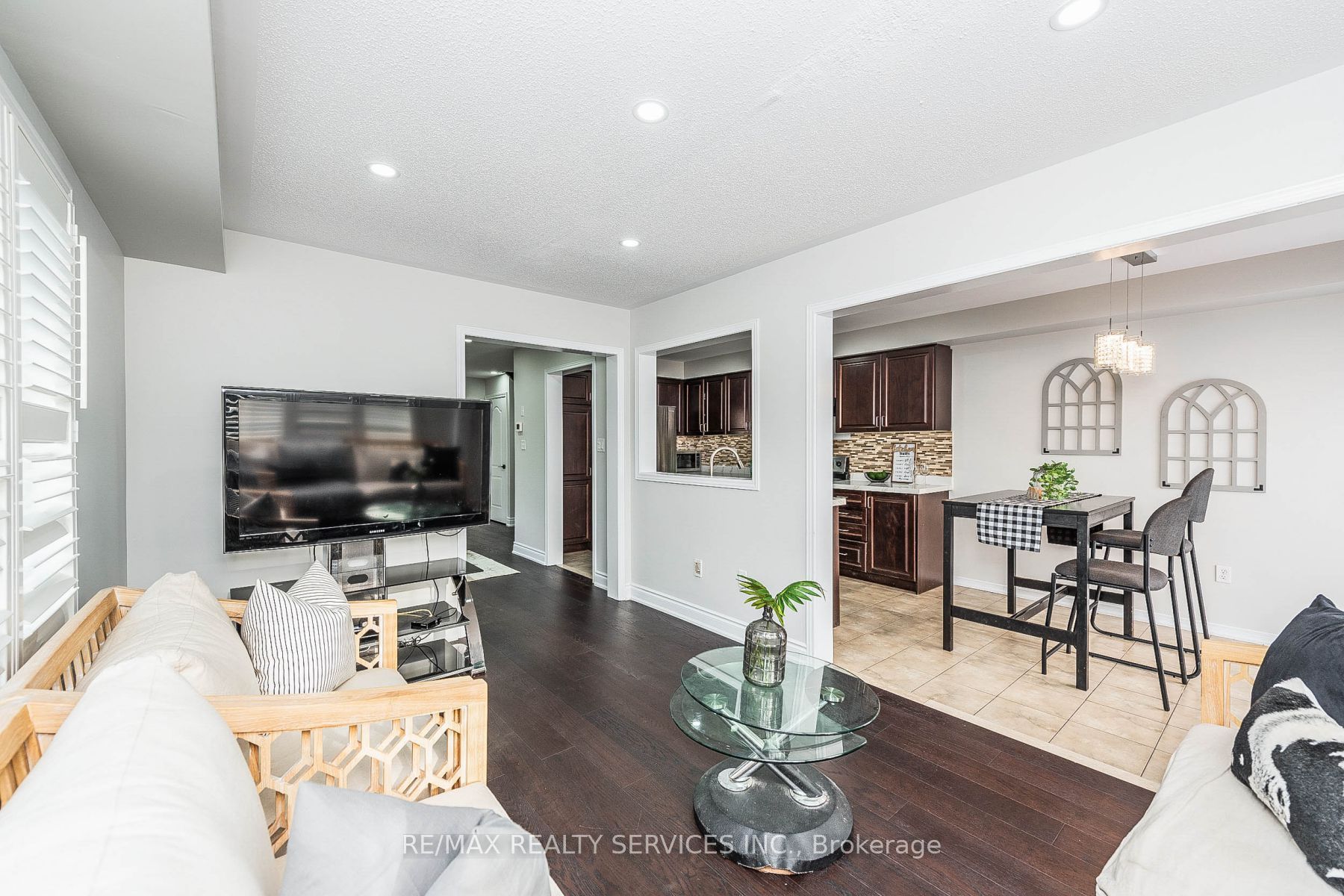 2 Burnstown Circ