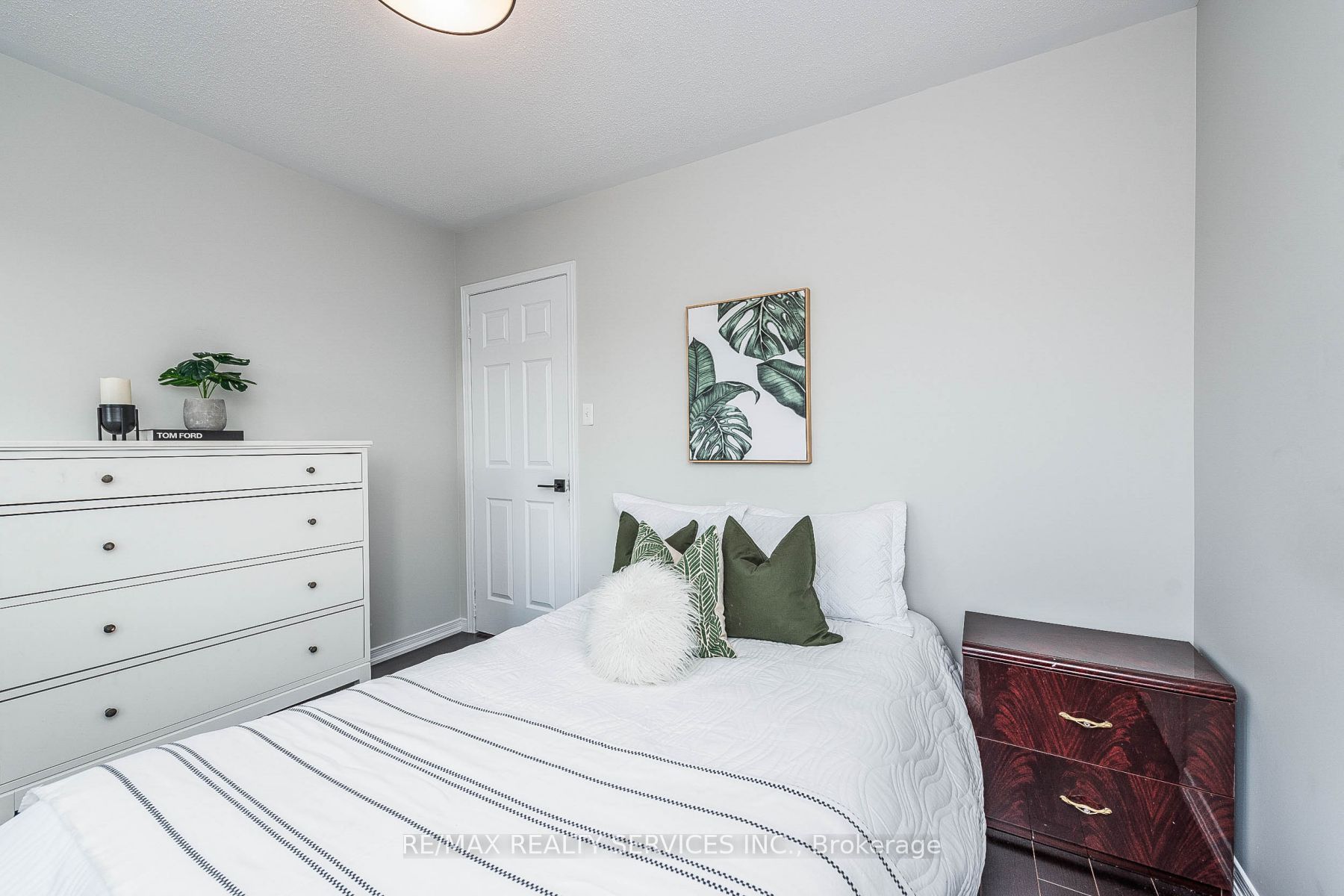 2 Burnstown Circ