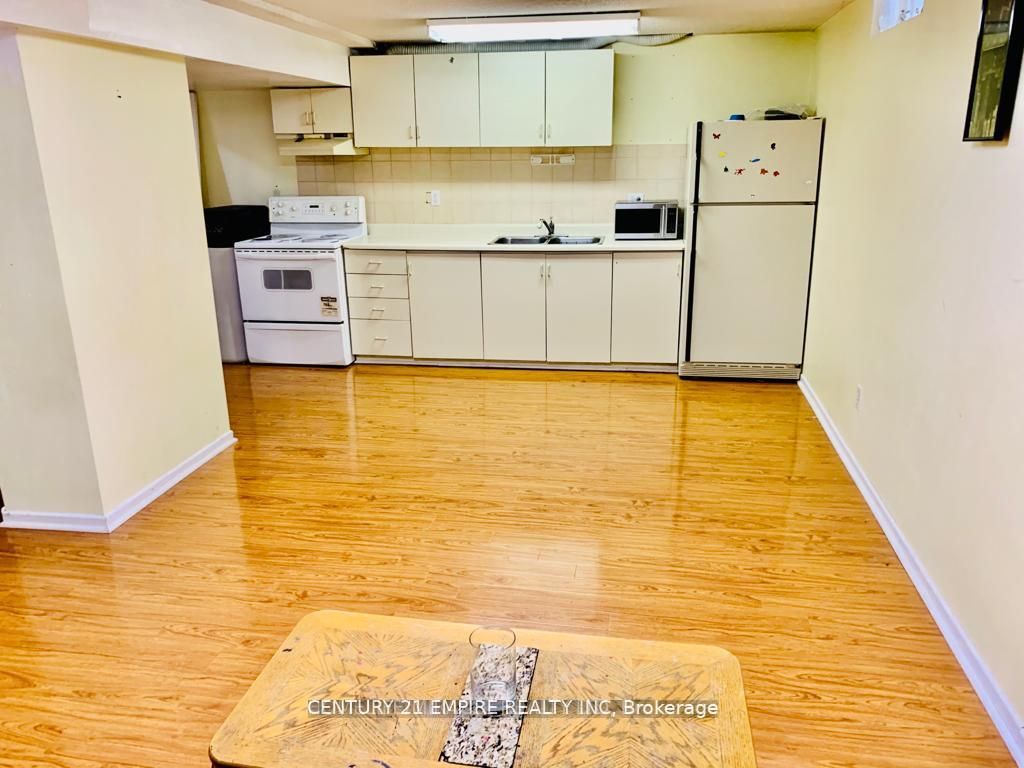 87 Sandmere Ave