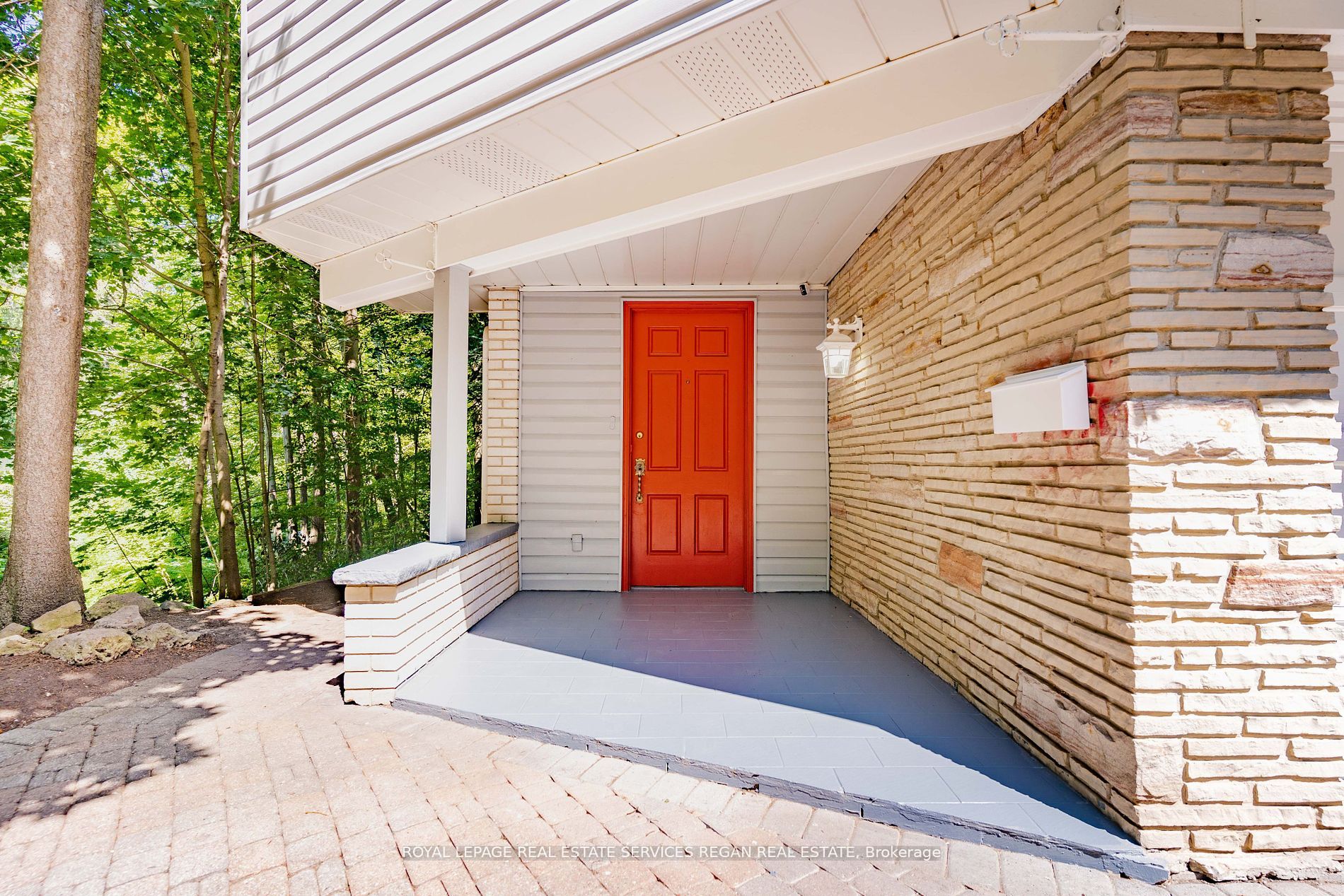 1113 Greenoaks Dr