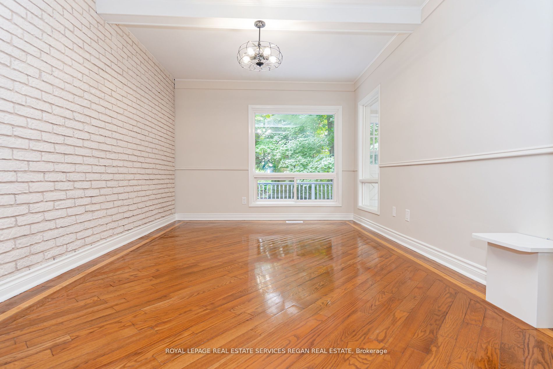 1113 Greenoaks Dr