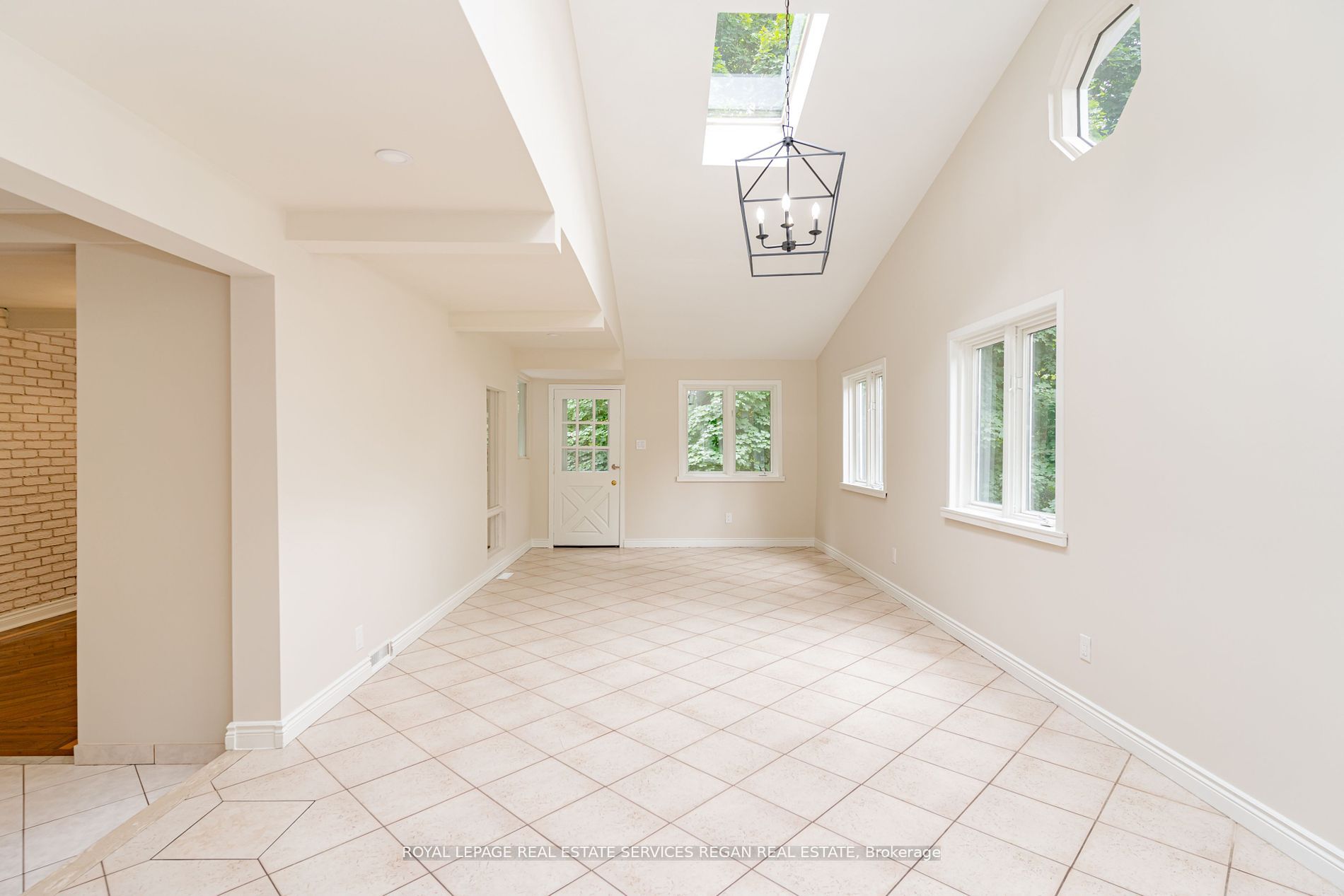 1113 Greenoaks Dr