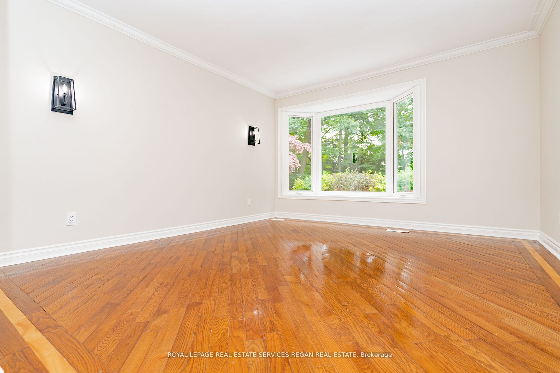 1113 Greenoaks Dr