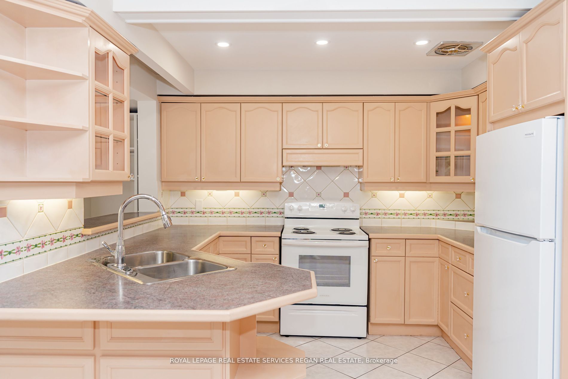 1113 Greenoaks Dr