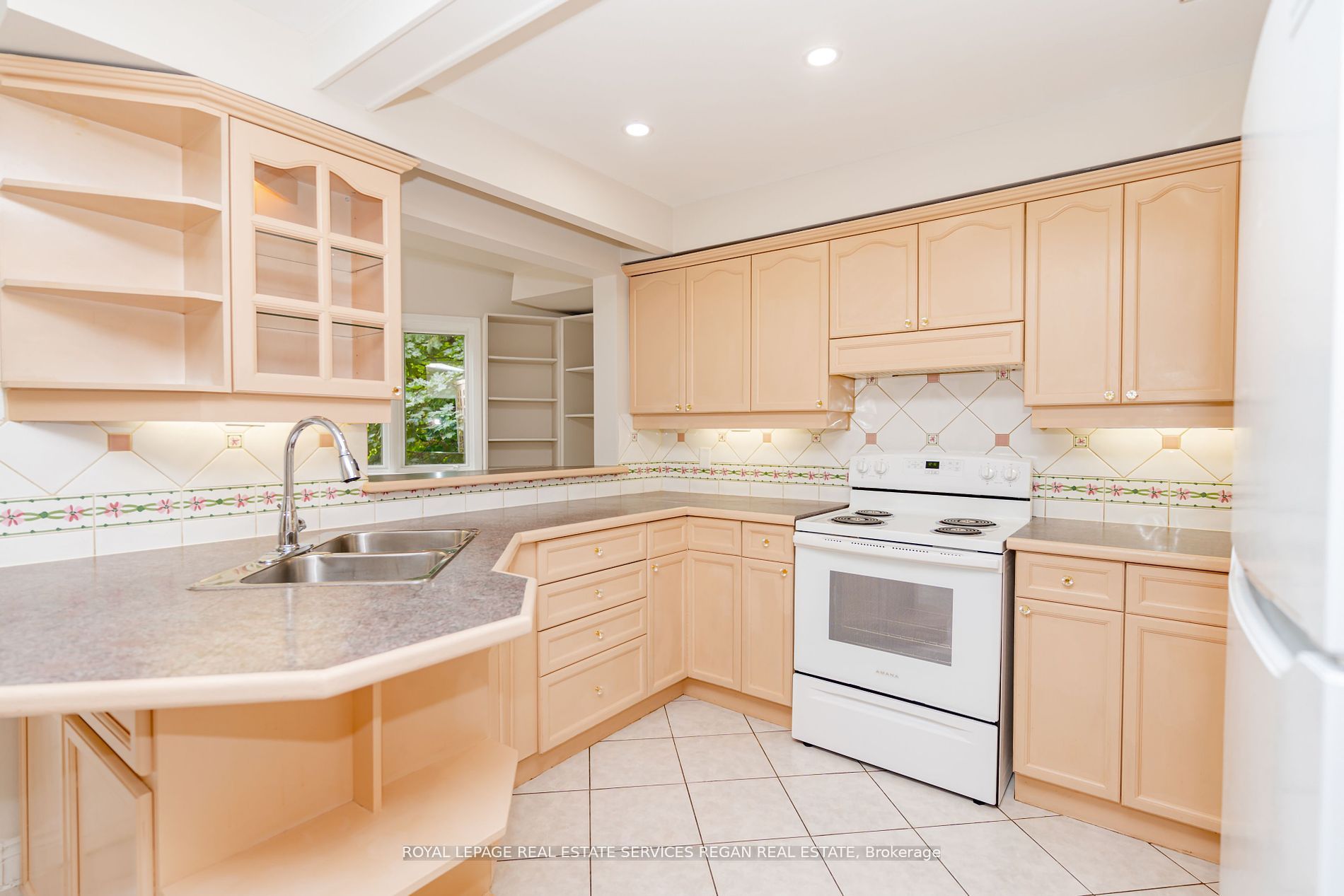 1113 Greenoaks Dr