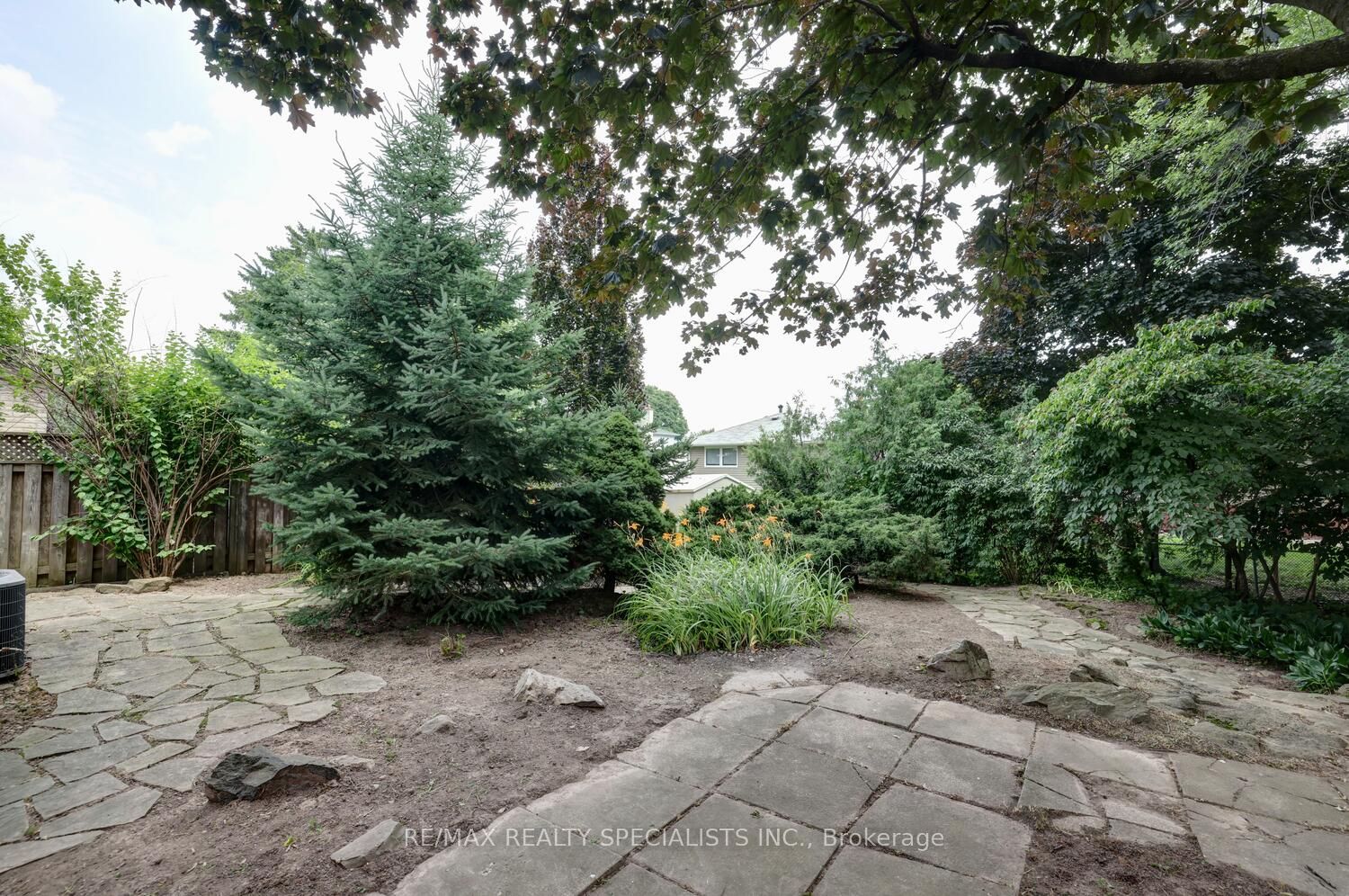 2420 Winthrop Cres
