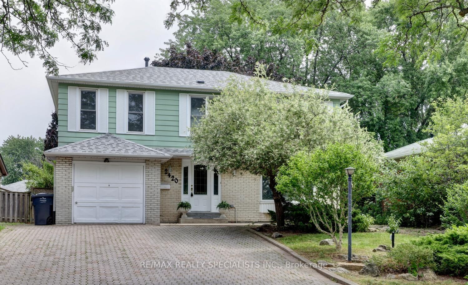 2420 Winthrop Cres
