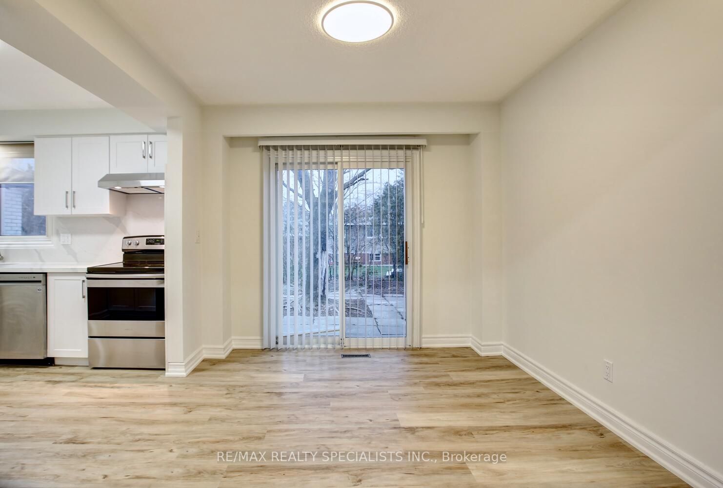 2420 Winthrop Cres