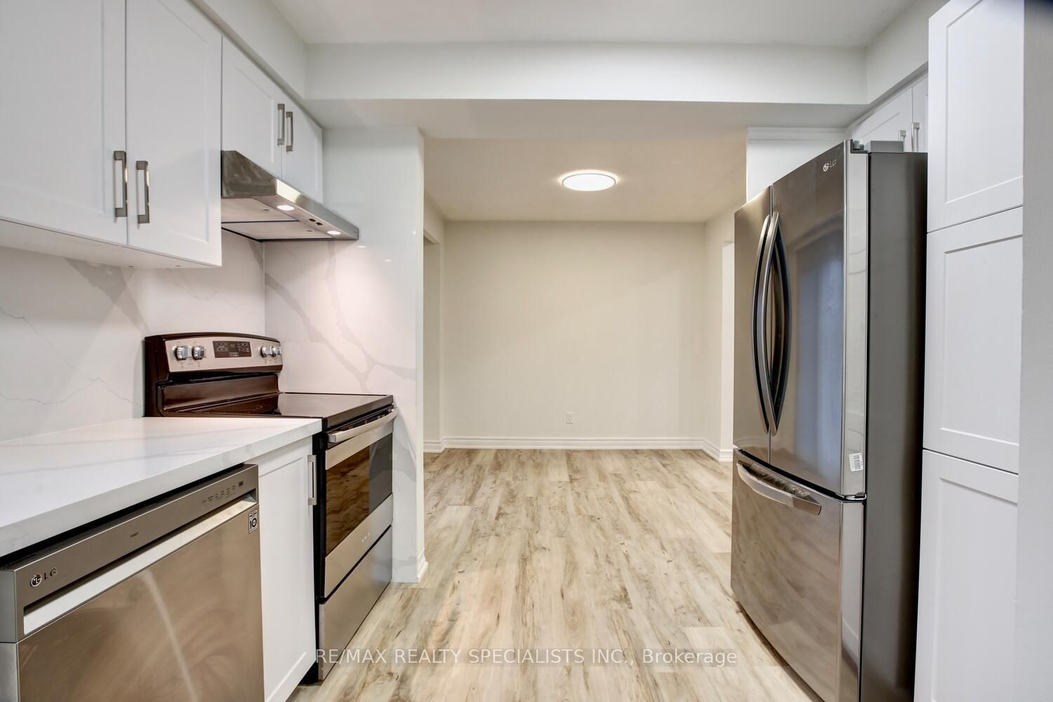 2420 Winthrop Cres