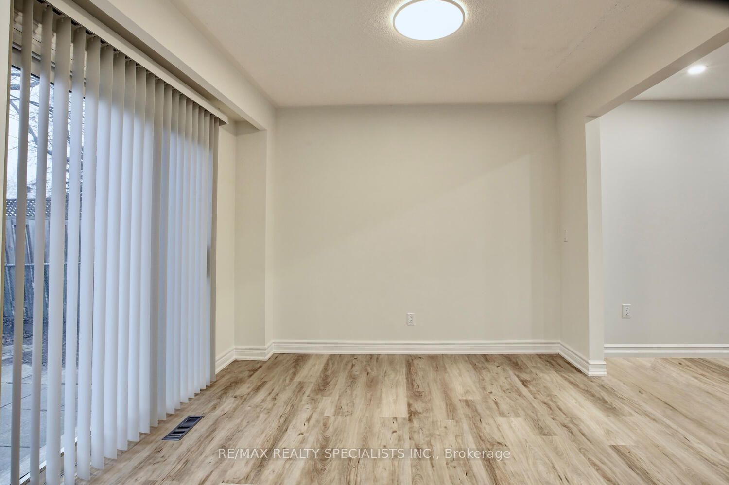 2420 Winthrop Cres