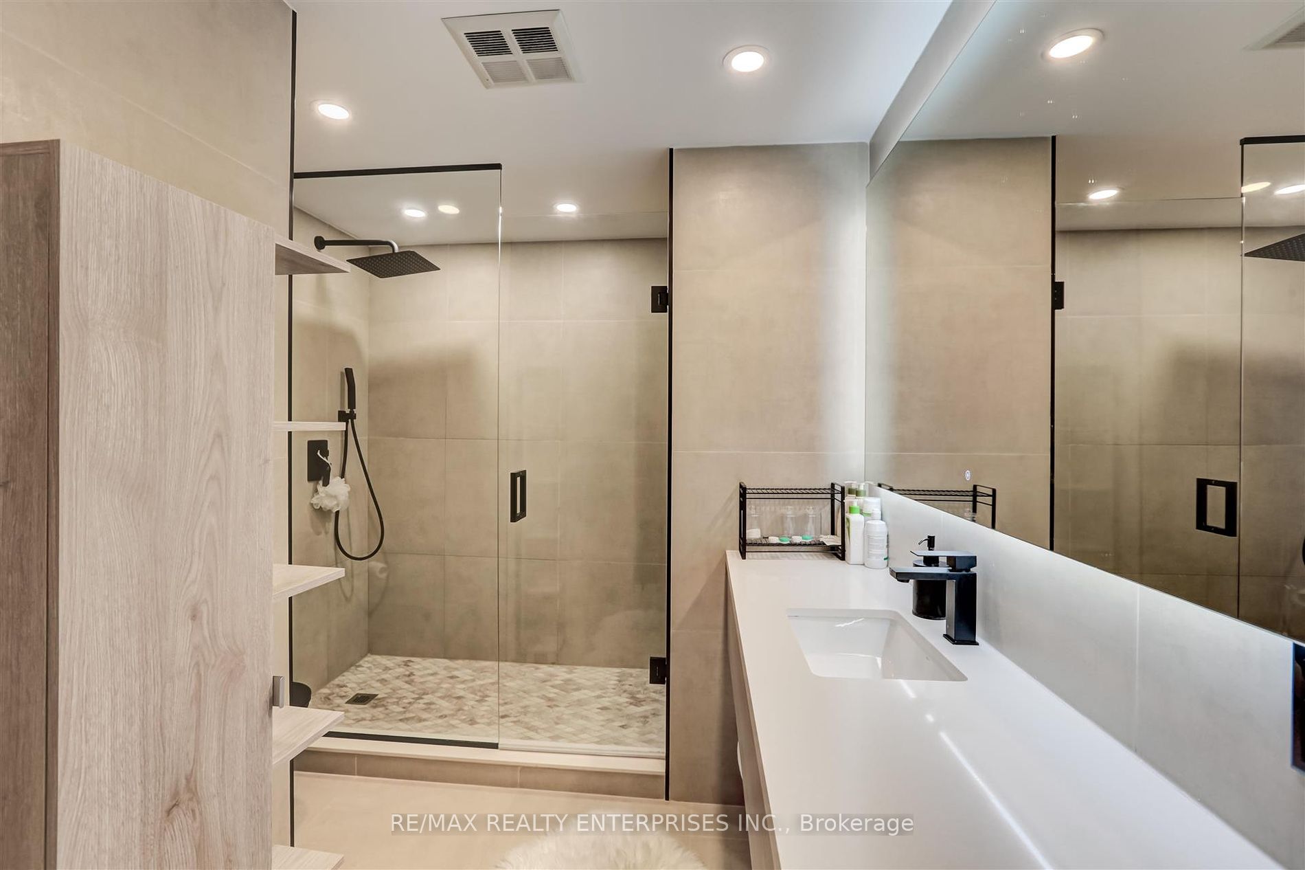 1 Palace Pier Court #1208