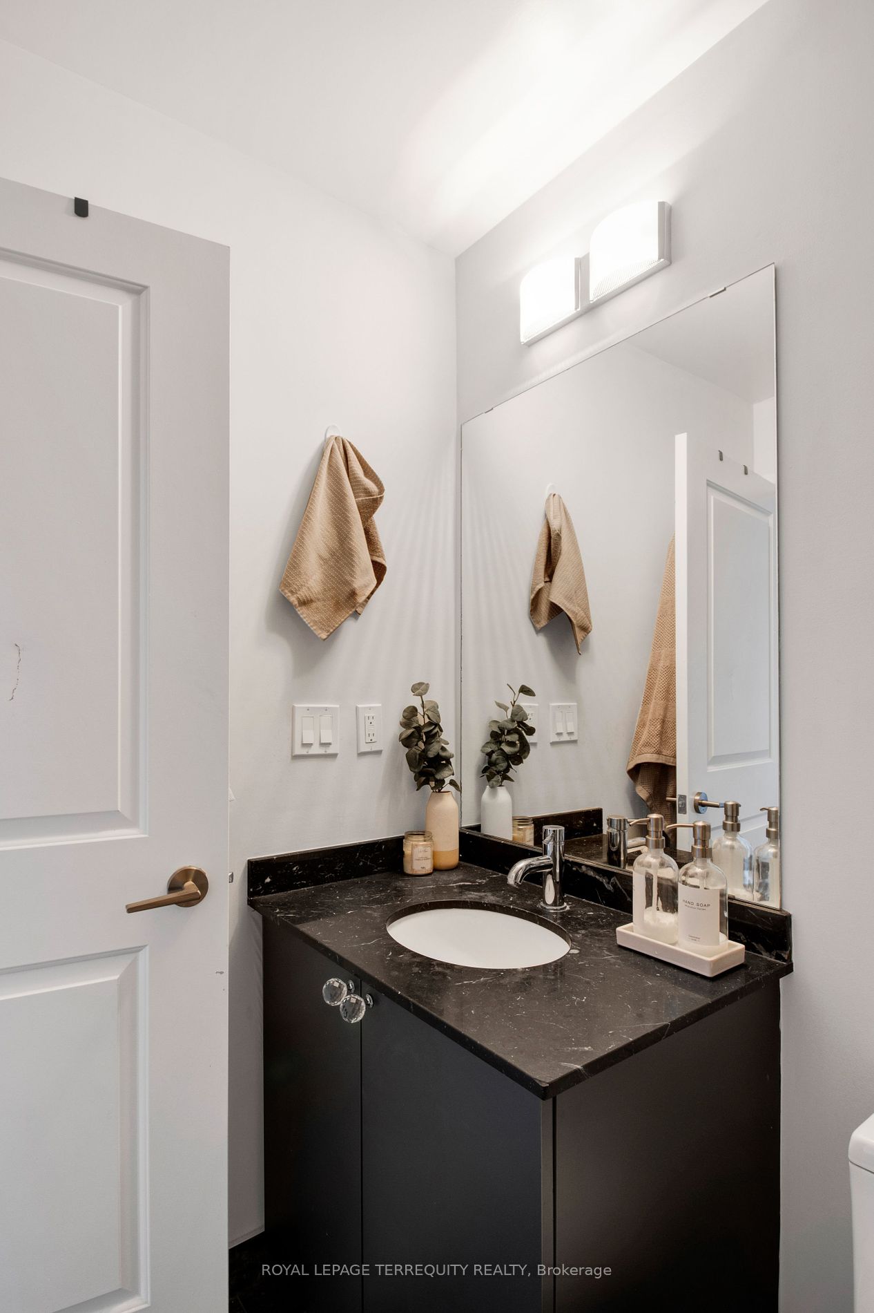 35 Fontenay Crt, #405