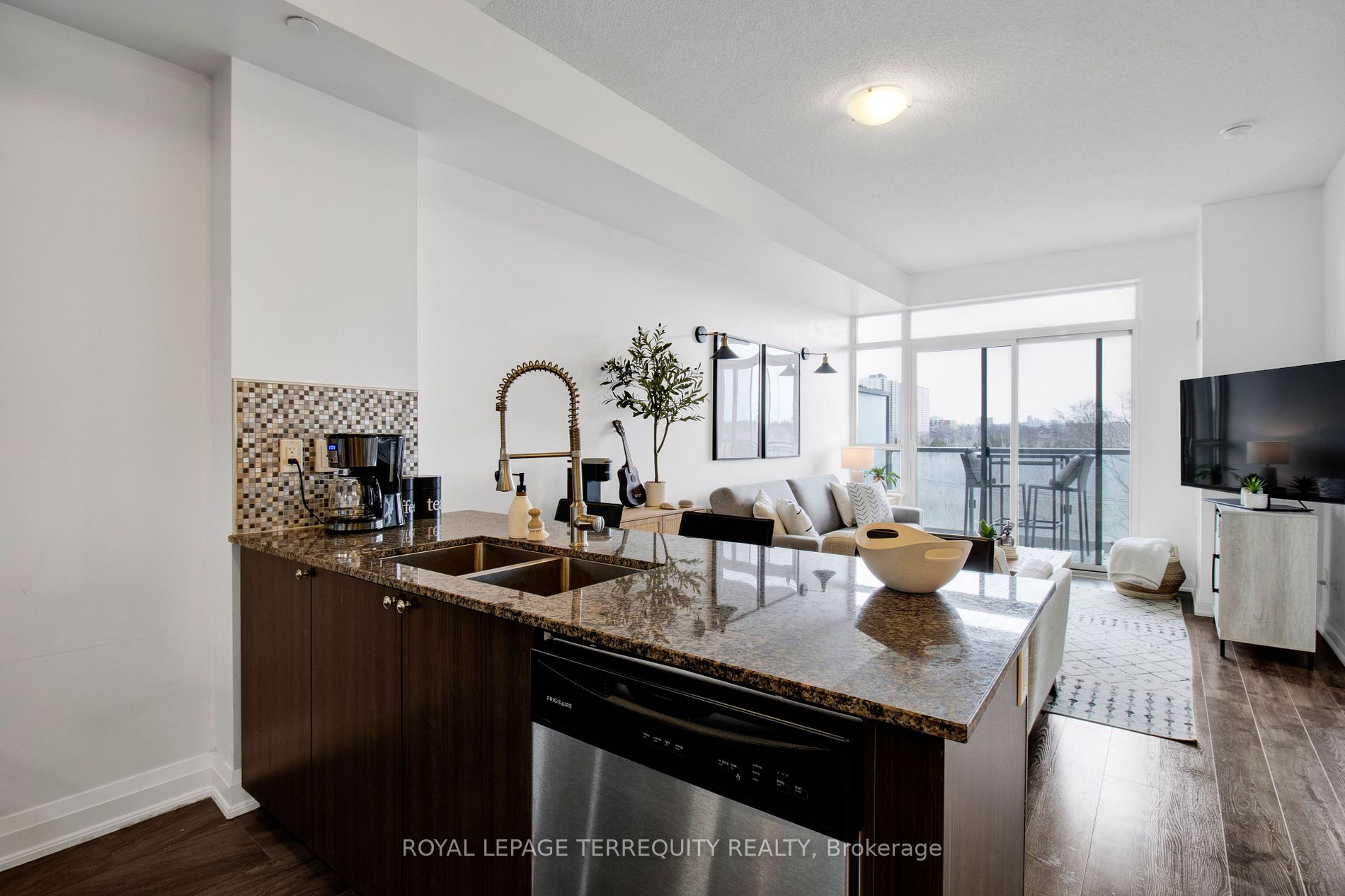 35 Fontenay Crt, #405