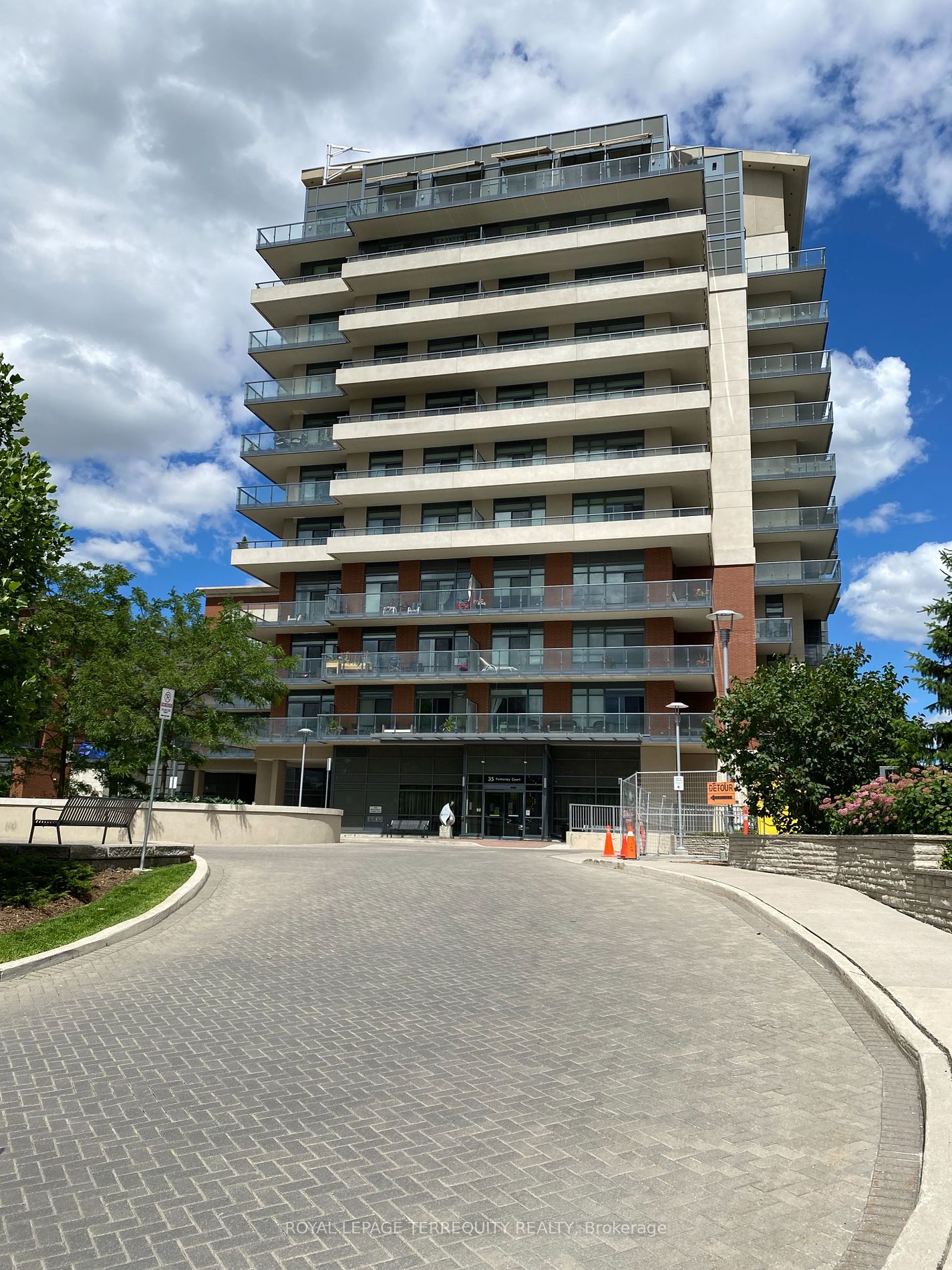 35 Fontenay Crt, #405
