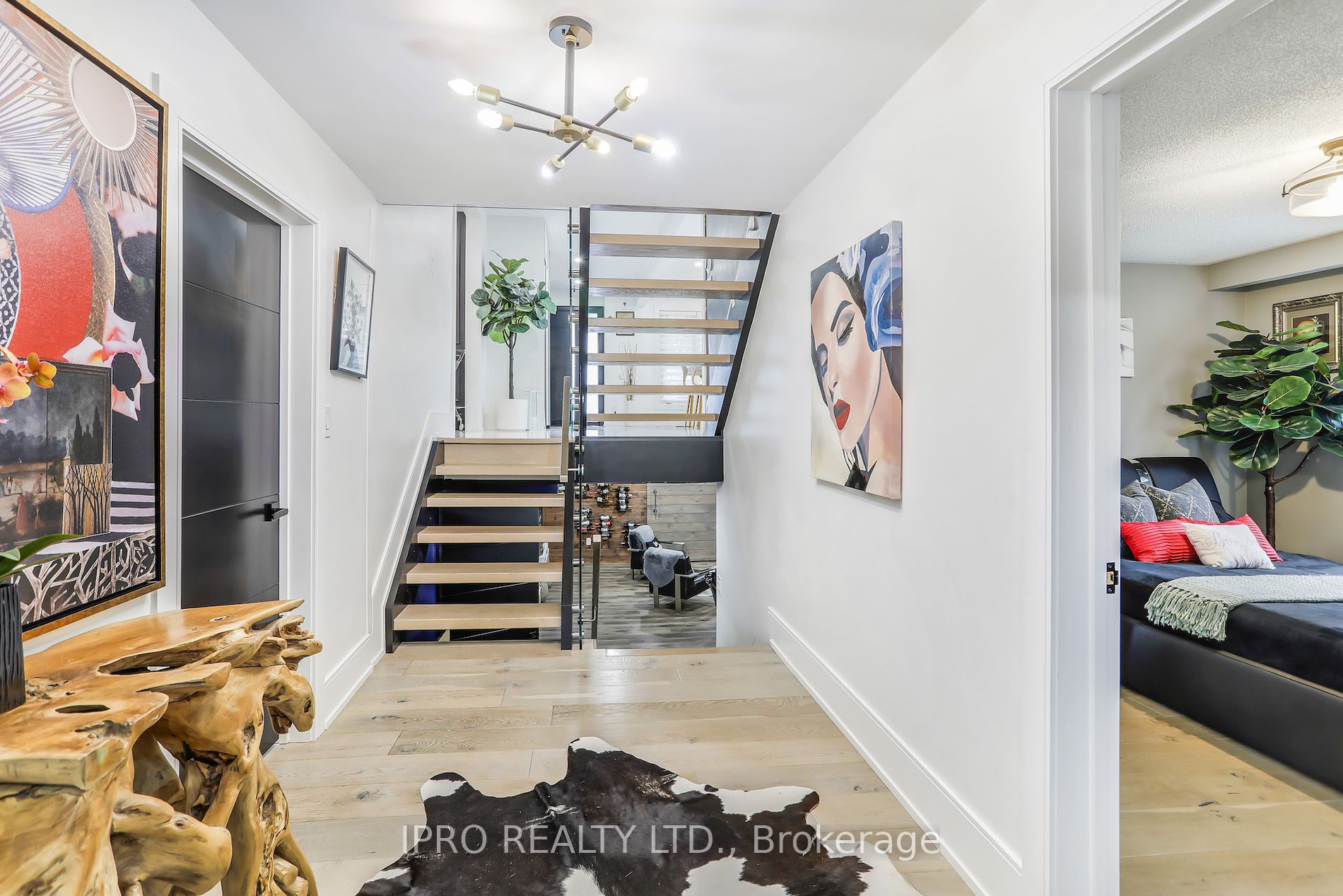 3484 Riverspray Cres