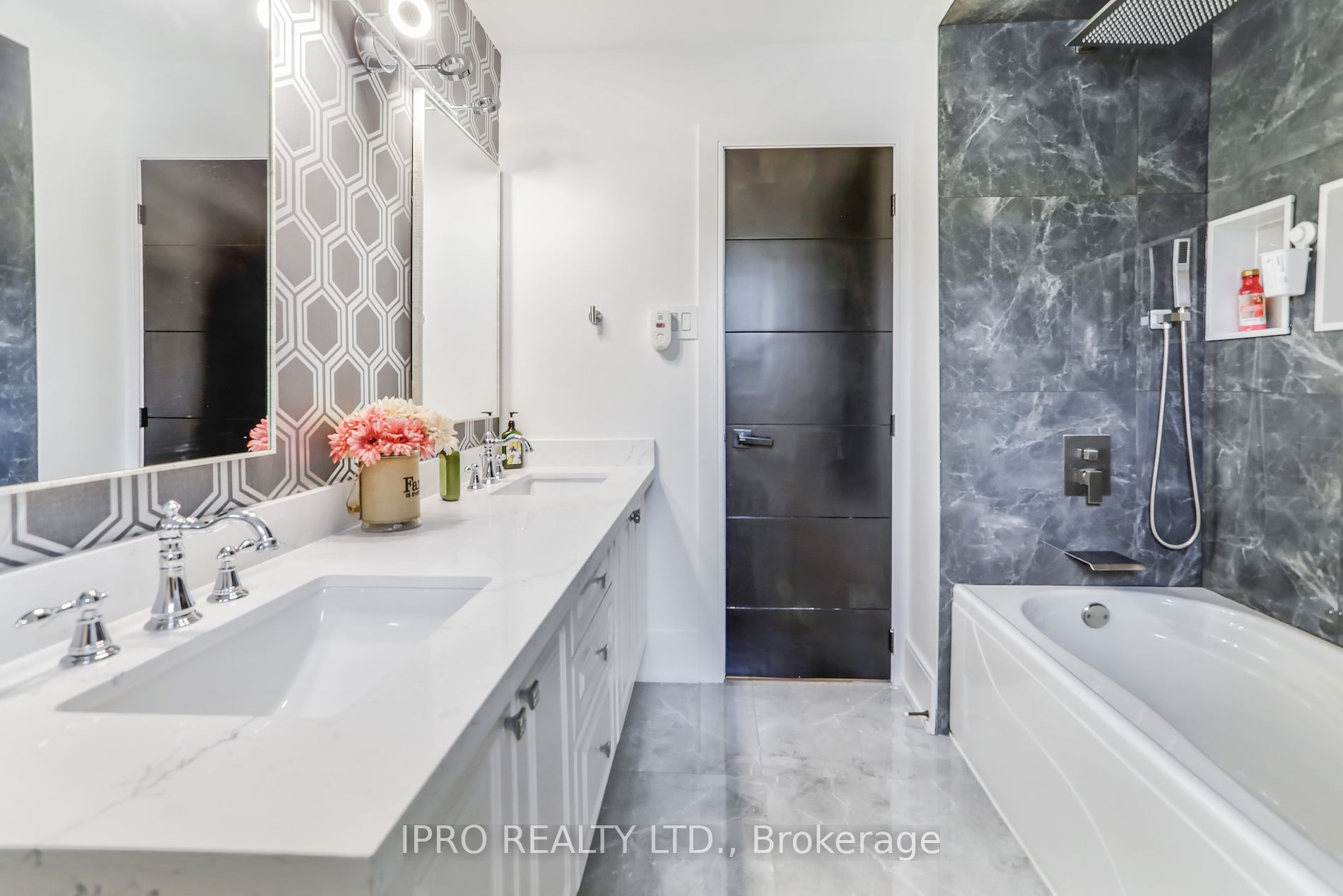 3484 Riverspray Cres
