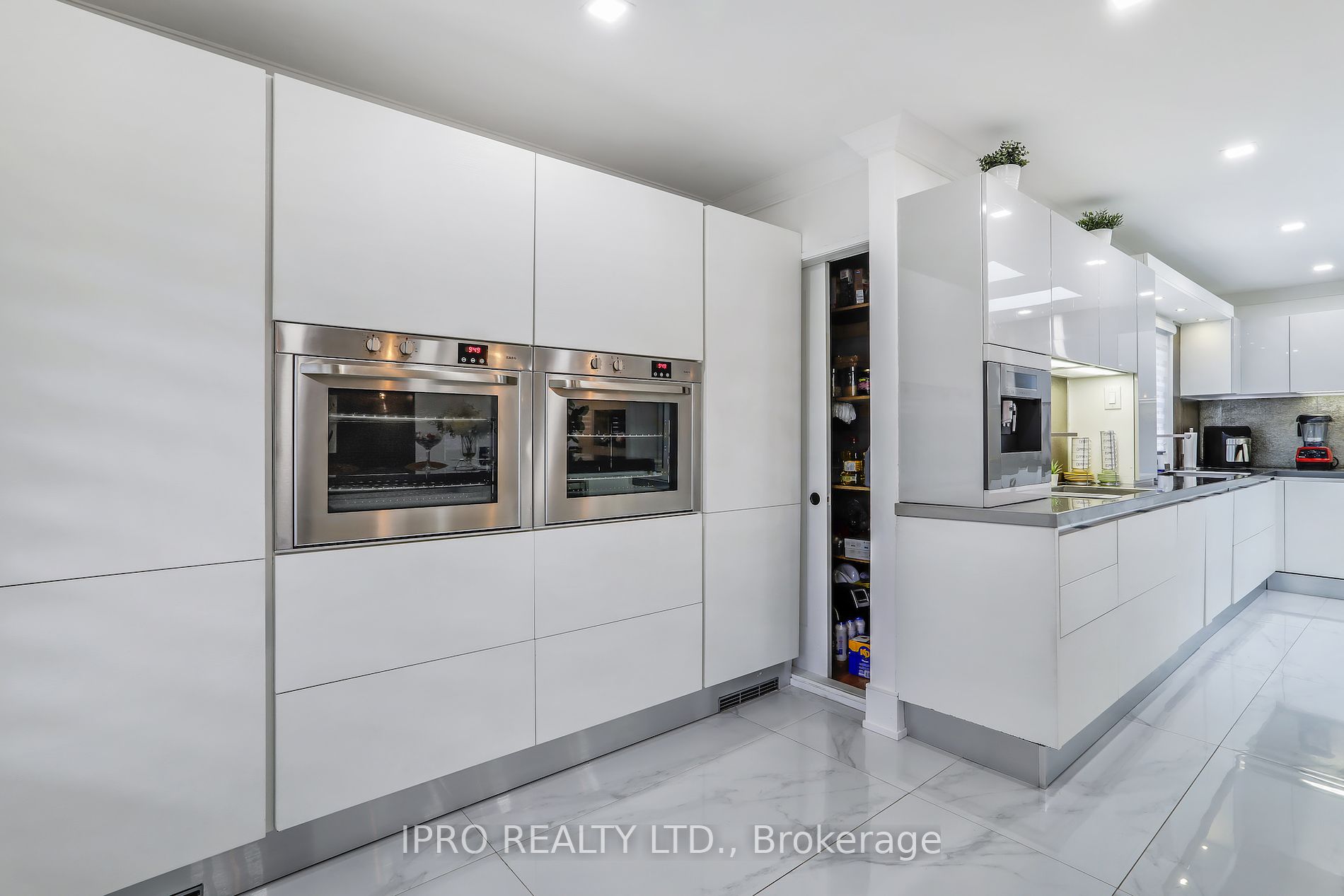 3484 Riverspray Cres