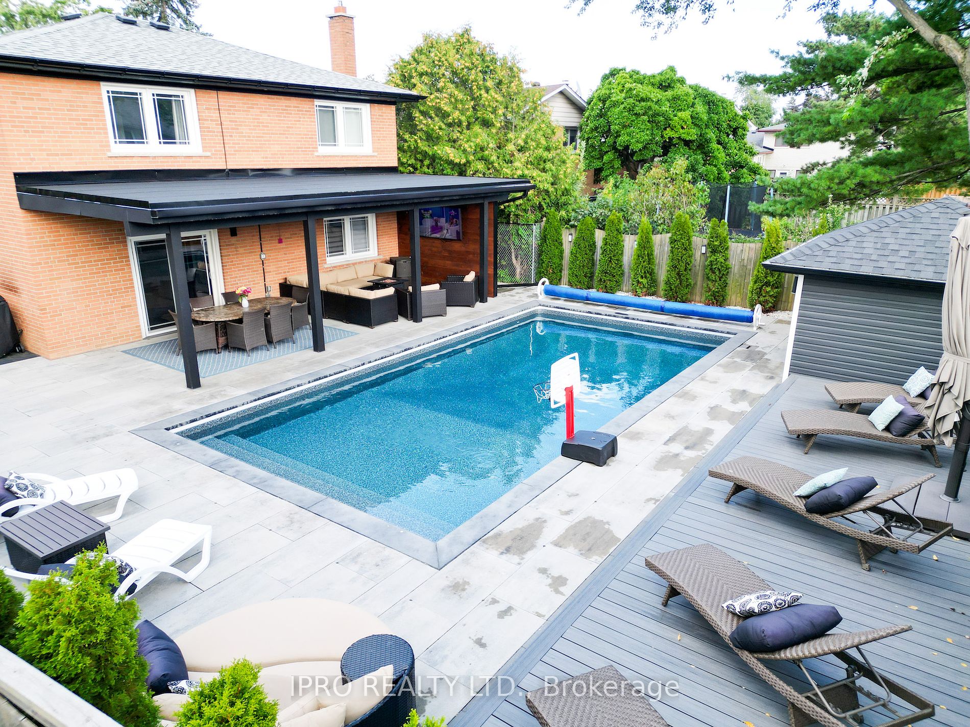 3484 Riverspray Cres