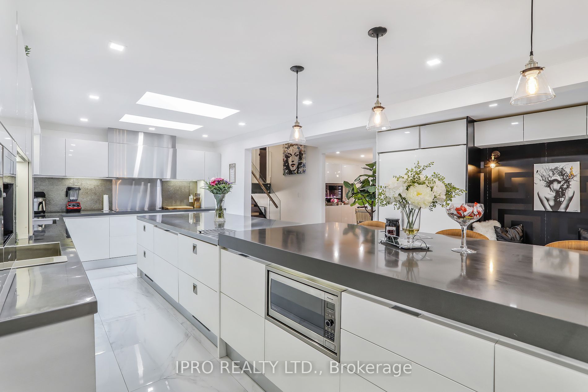3484 Riverspray Cres