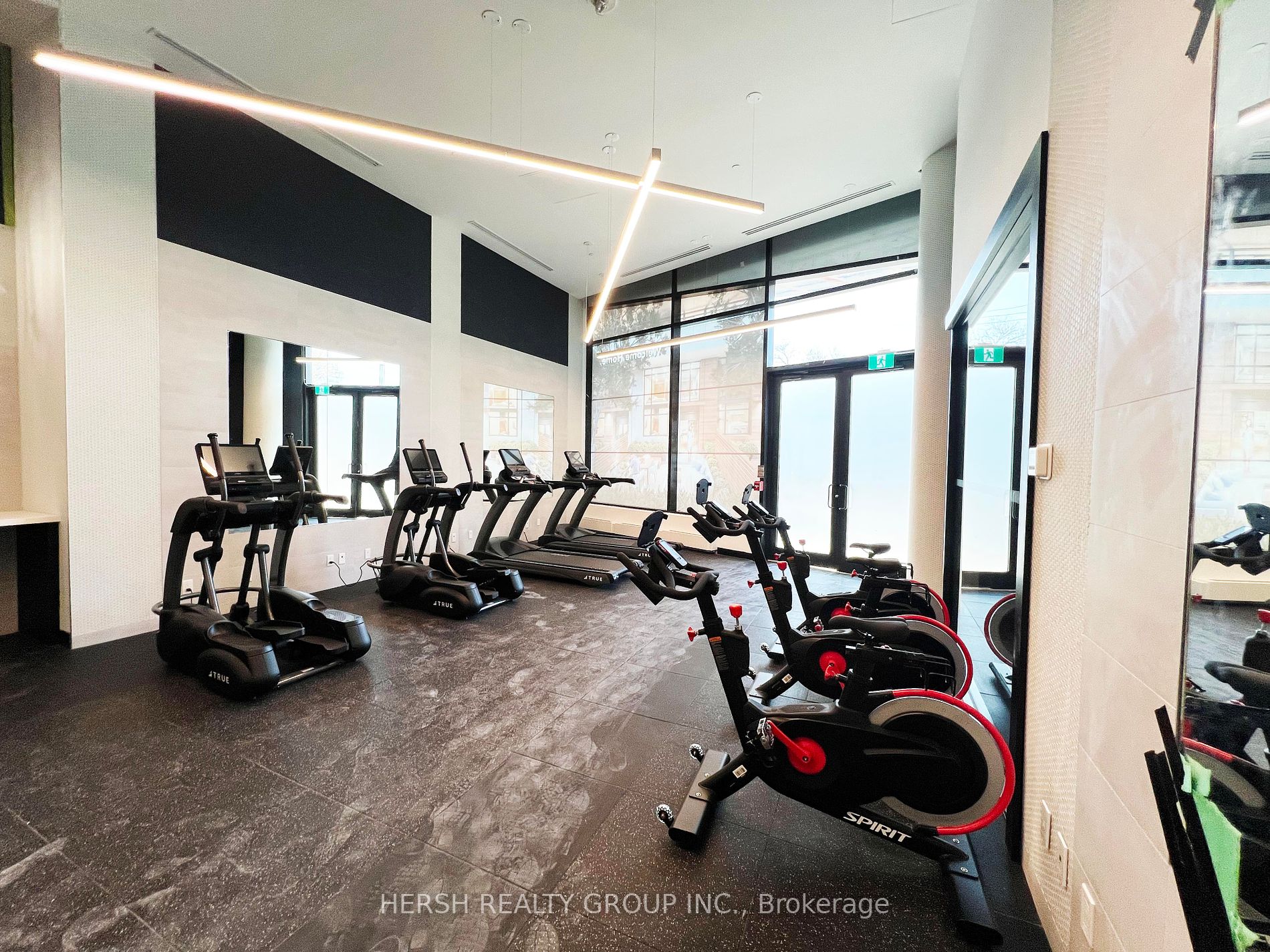 160 Kingsway Cres, #411
