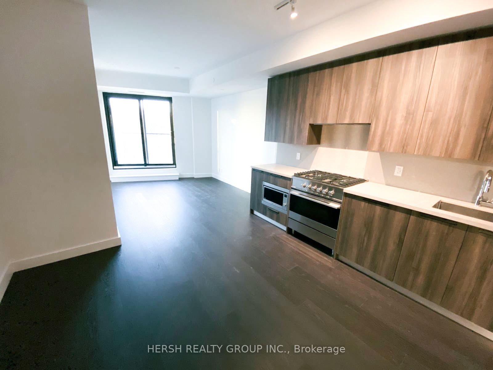 160 Kingsway Cres, #310