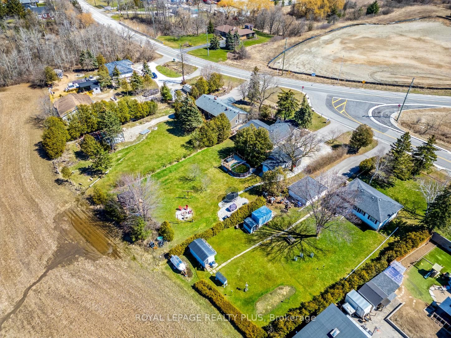 7433 5 Side Road