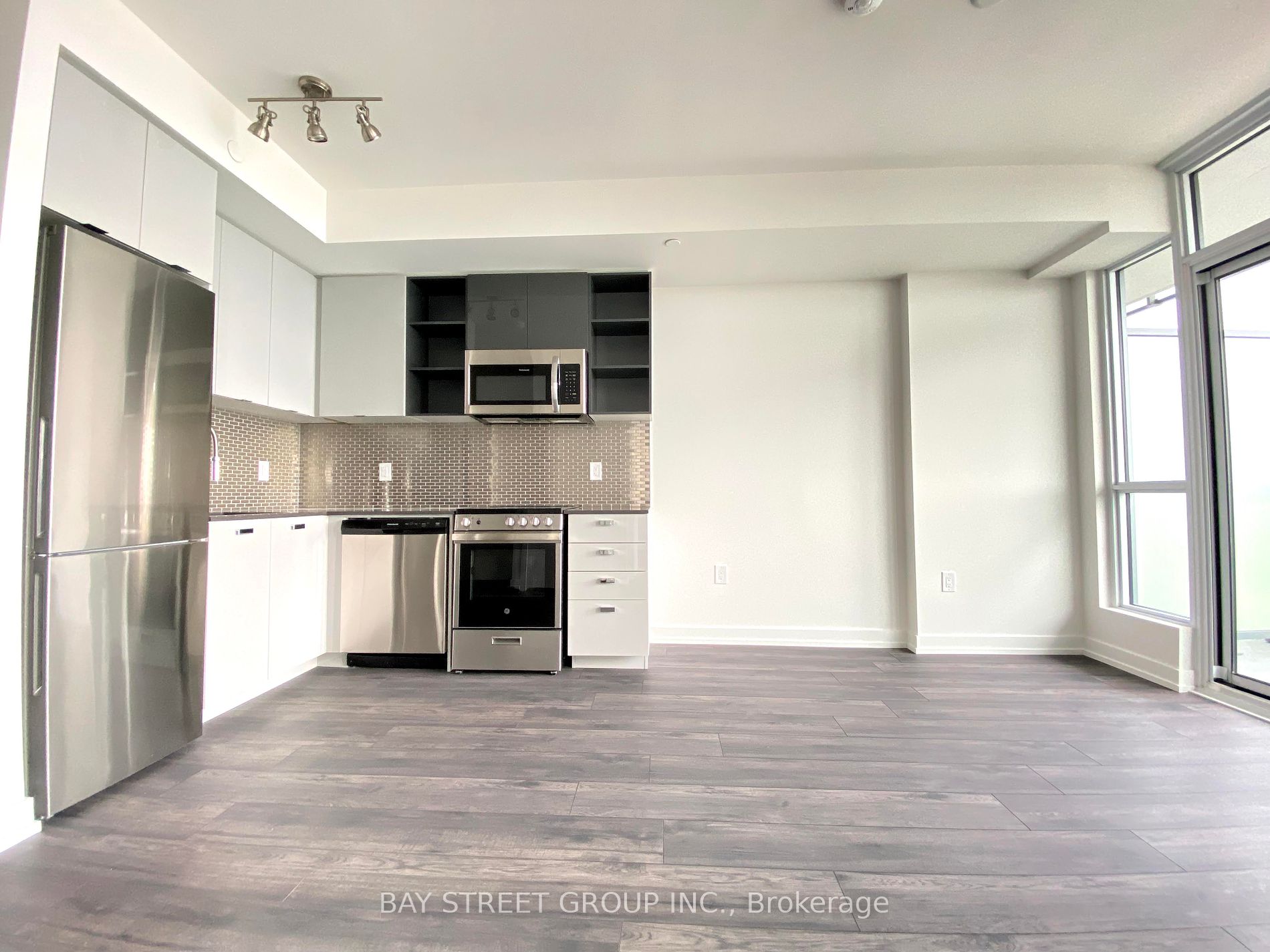 10 De Boers Drive #814