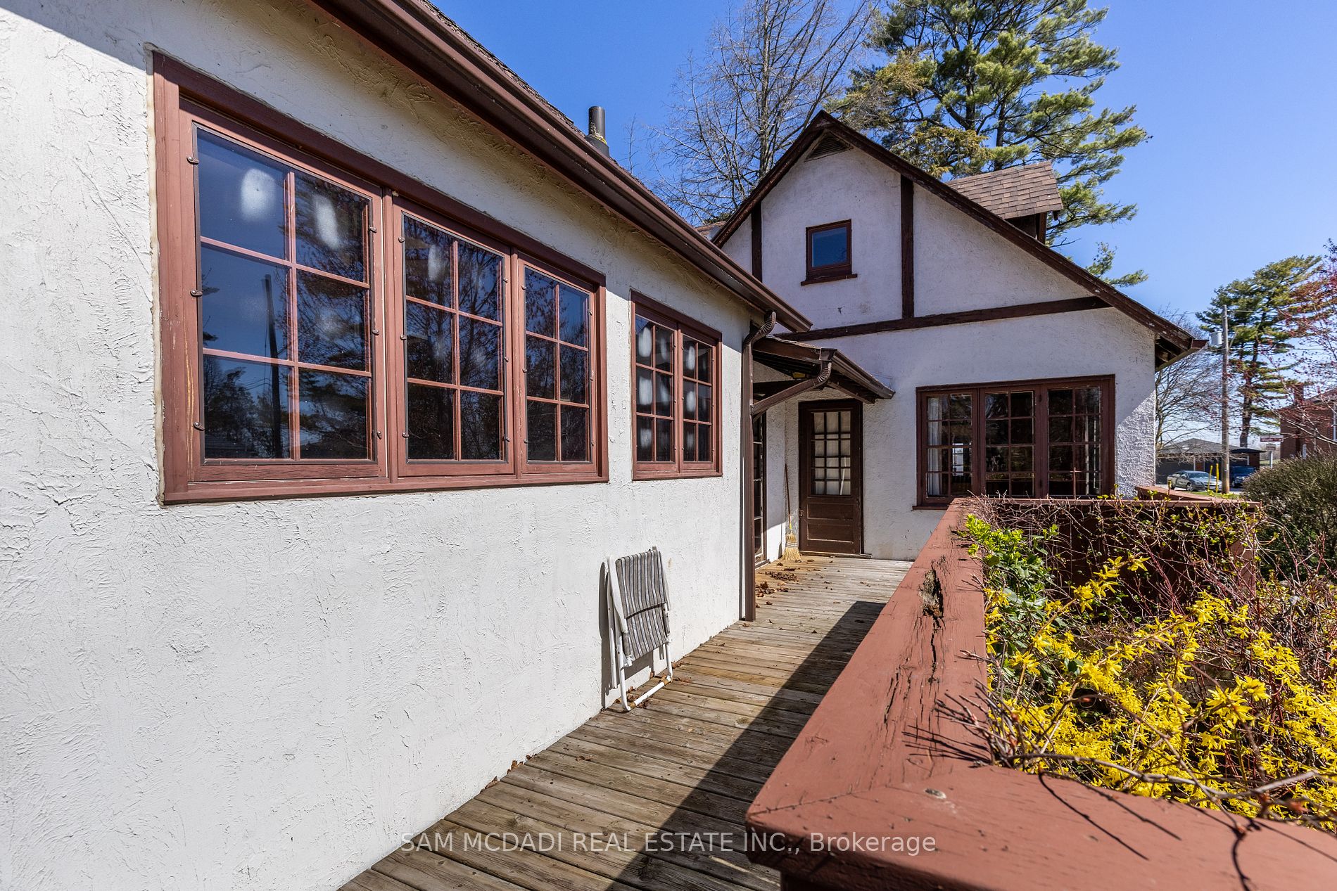 62 Maple Avenue S