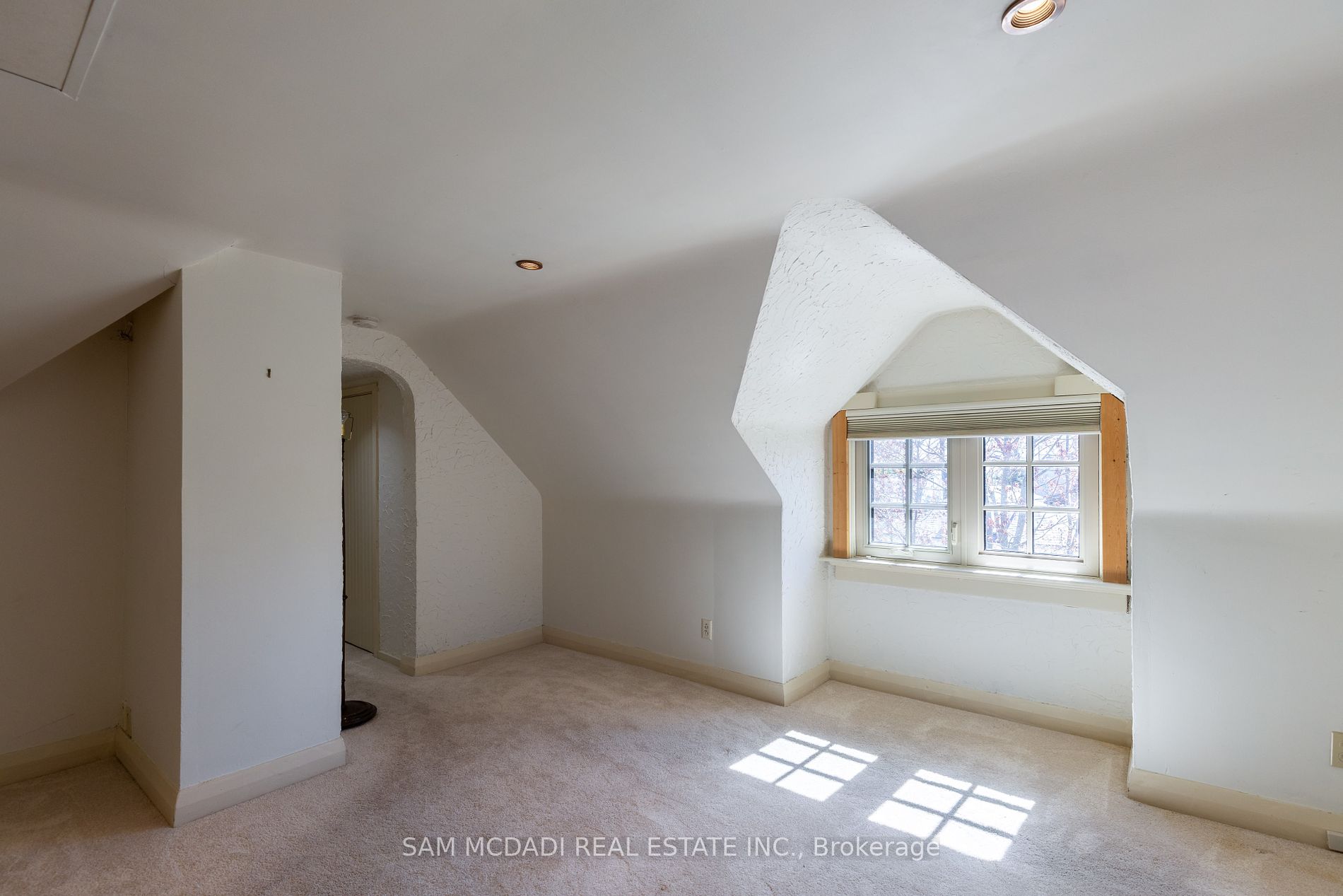 62 Maple Avenue S