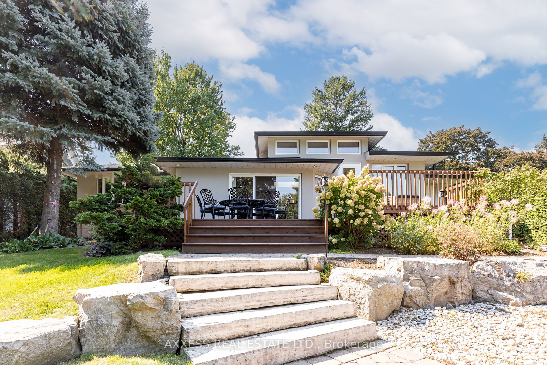 383 Maplehurst Avenue