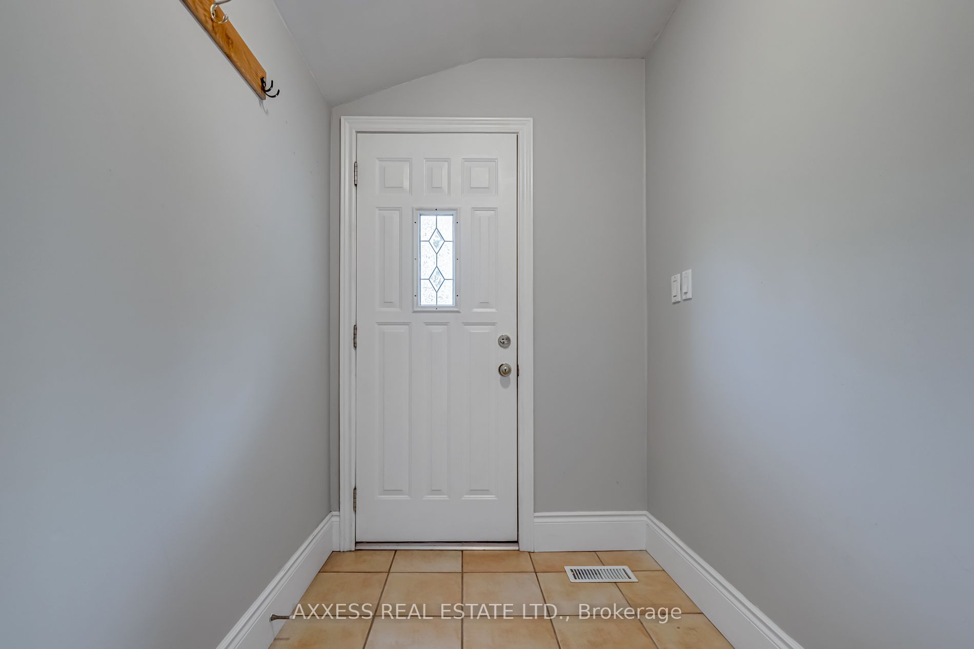 383 Maplehurst Avenue