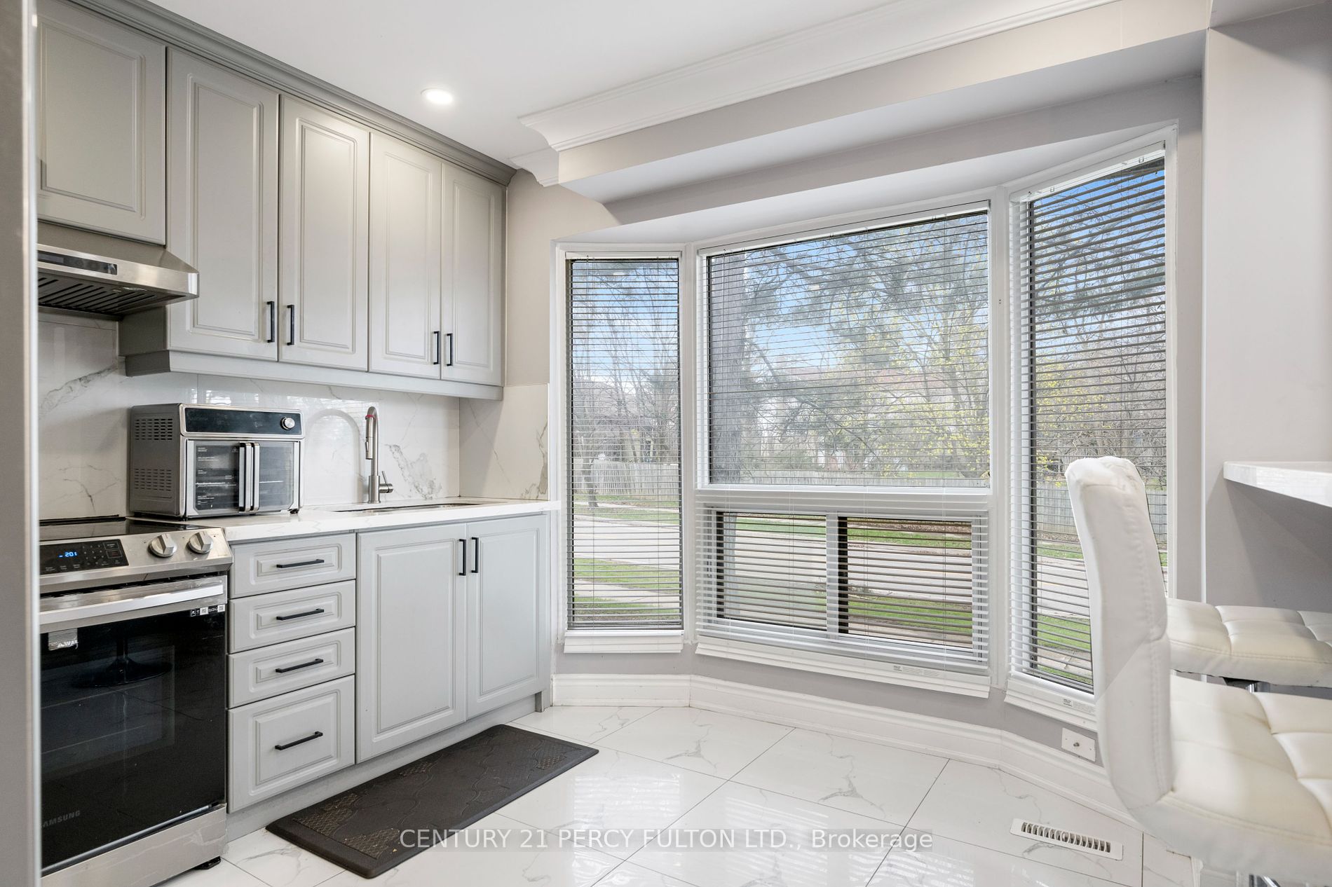59 Kenninghall Blvd, #2
